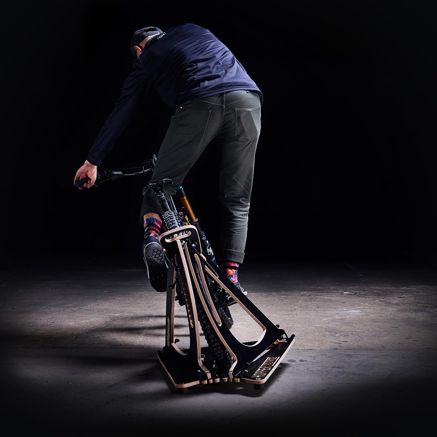 MTB Hopper Manual Balance Machine for mountain bikes - Manual balance trainer with rear wheel cradle - Indoor bike stand