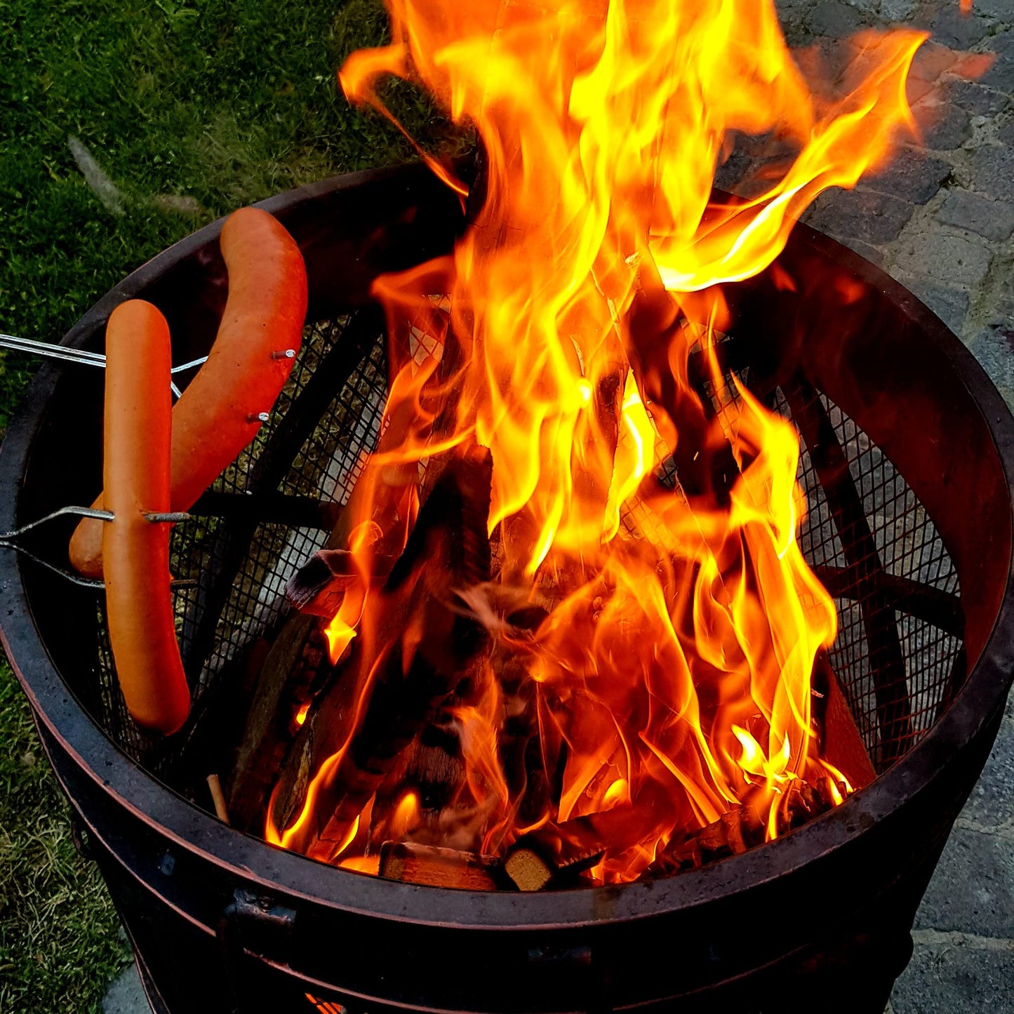 BBQ-Toro Fire Basket Plum Ø 42 cm incl. poker | fire bowl in antique rust look | fire pot for camping, garden and terrace | fire pit, spark pot, fire kettle, wood burner, combustion kettle