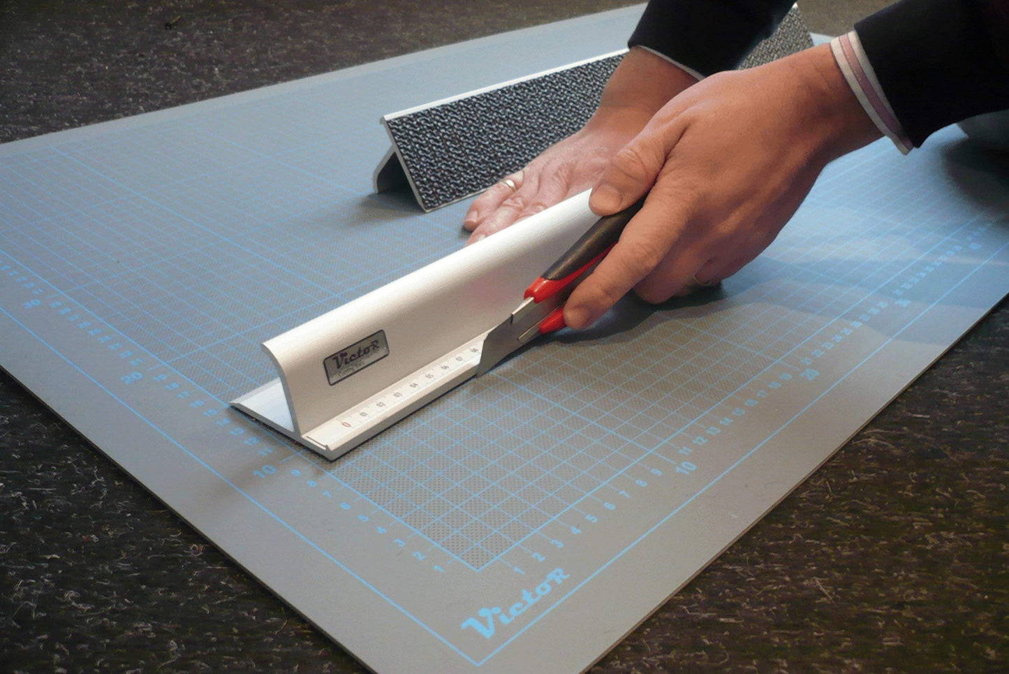Victor Bar cutting ruler 50cm made of aluminum professional version non-slip - Metal ruler - Aluminum ruler 50cm - Cutting ruler with steel edge - Steel ruler 500mm - Cutting ruler