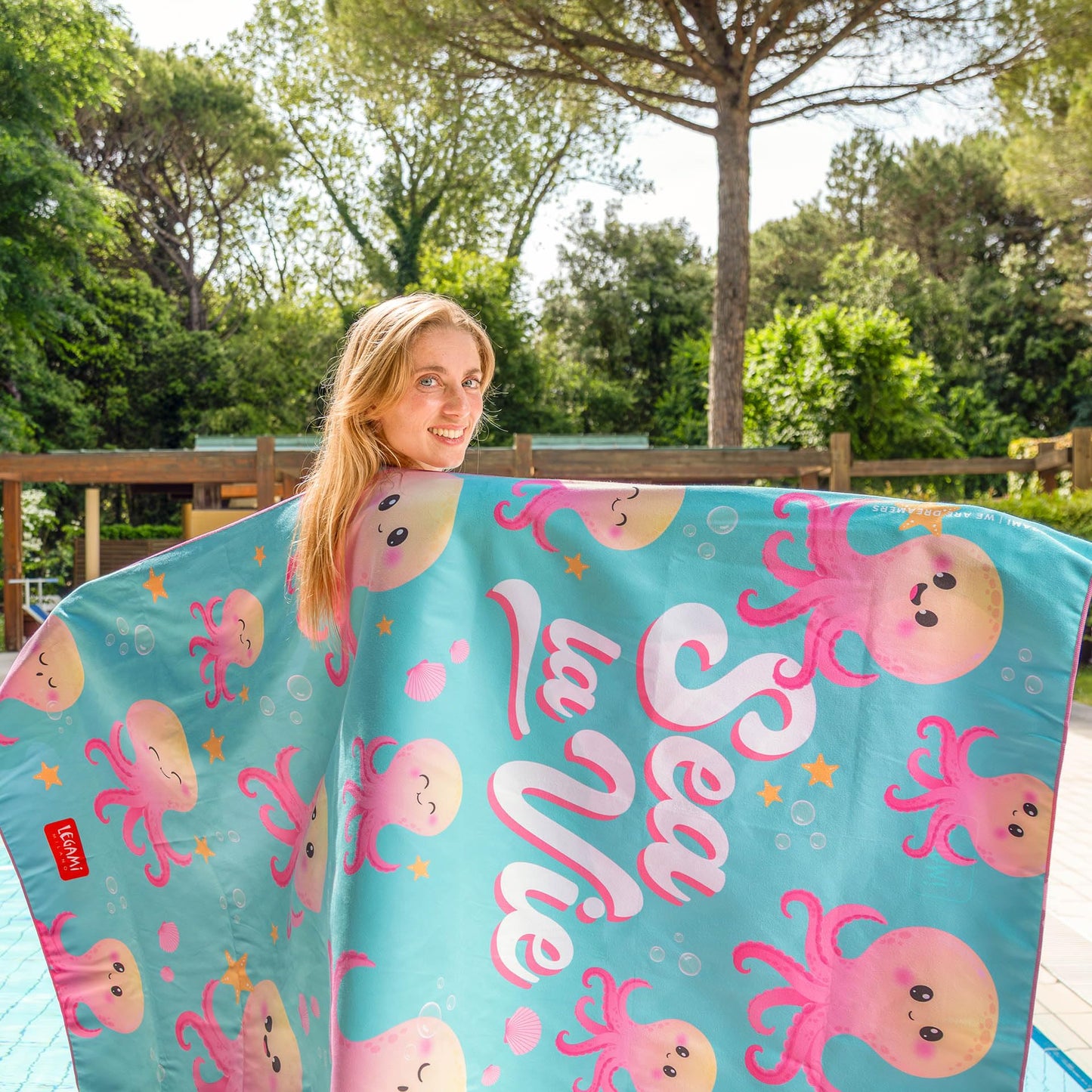 Ties - Lightweight, Microfiber, Compact, Sand-resistant, Quick-drying, Ultra-absorbent, Space-saving towel, 85 x 180 cm, Octopus.
