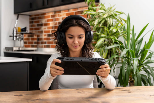 WD_BLACK SN7100 NVMe SSD 1 TB (High-Performance Gaming Storage, up to 7,250 MB/s read speed, PCIe Gen4, Energy Efficient) For desktop, laptop & handheld gaming consoles