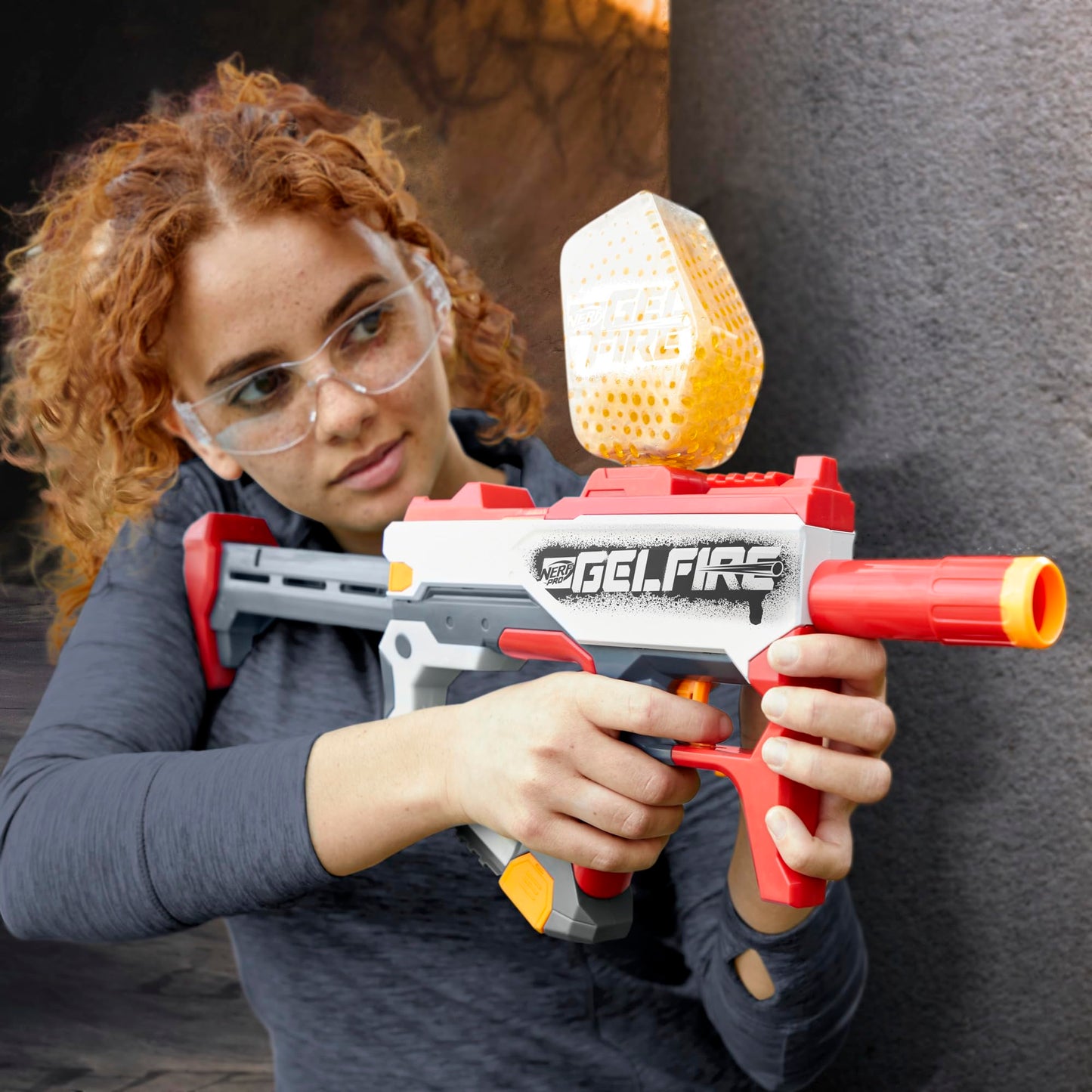 Nerf Pro Gelfire Mythic Blaster, 1600 hydrated Gelfire balls, ball magazine for 800 balls, with battery and Nerf goggles