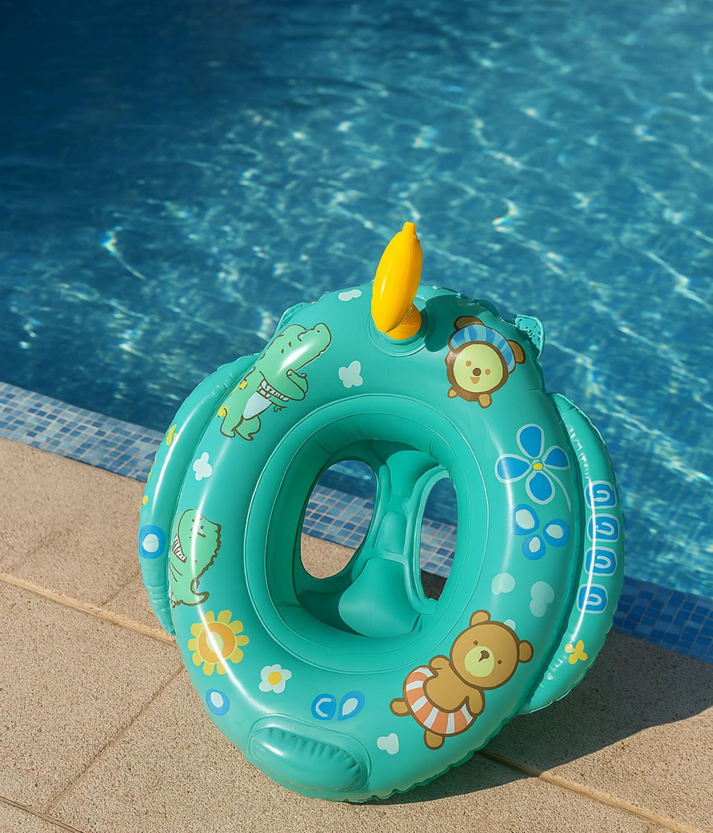 Inflatable dinosaur swim ring for kids with built-in water gun, extra thick PVC (0.25mm), for fun in the pool and at the beach.