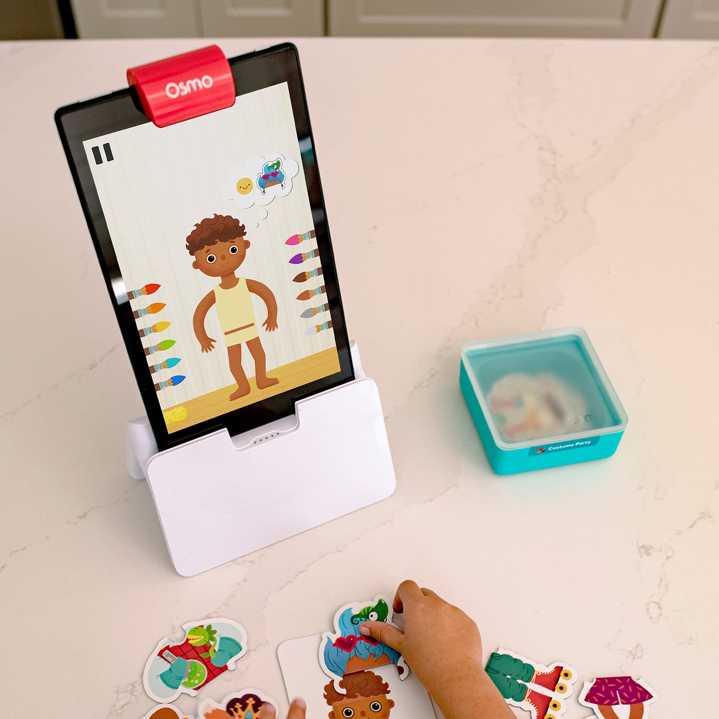 Osmo - Little Genius Starter Kit for Fire Tablet - 4 Learning Games - Ages 3-5 - Letters, Sounds, Creativity - Digital play with real game pieces - (includes Osmo Base for Fire) - German translated