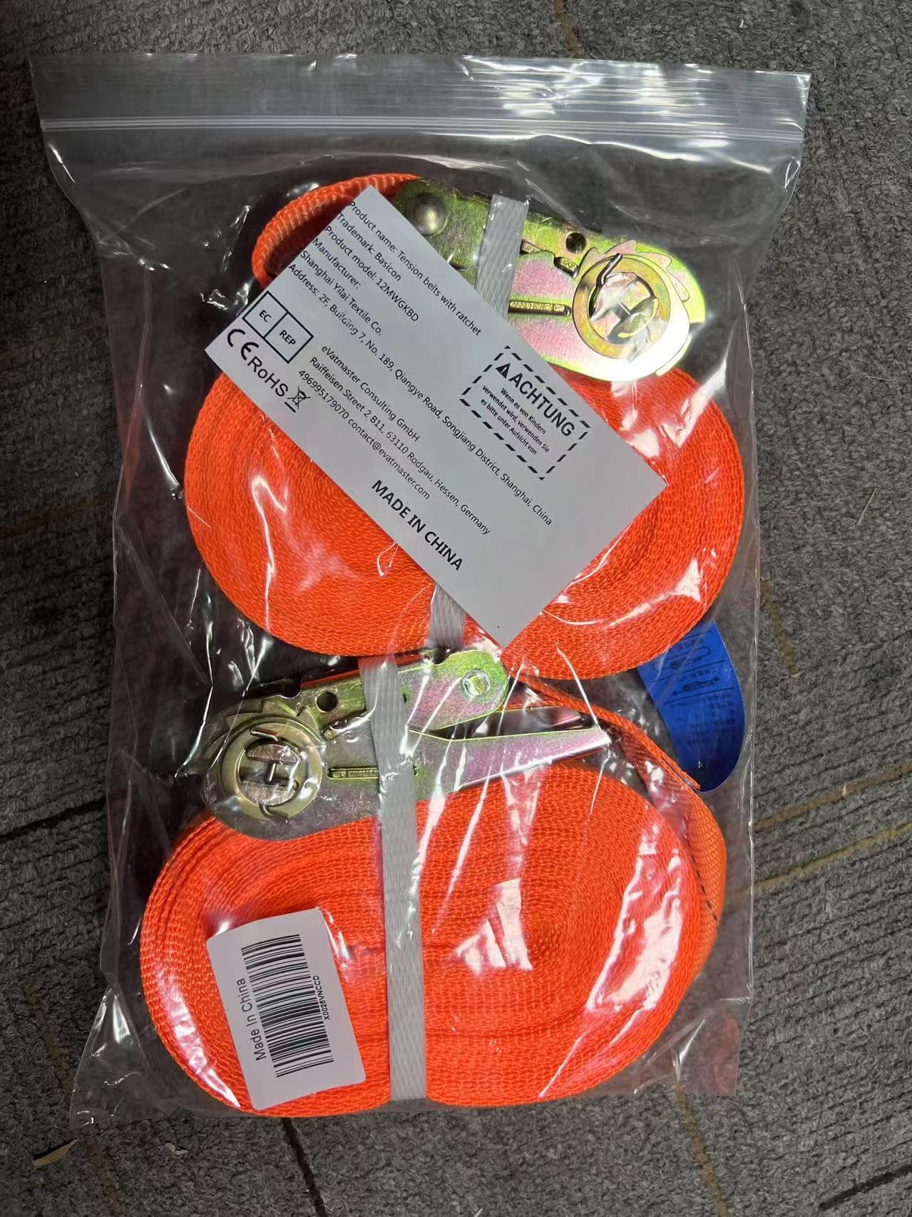 2 pieces of 12m long ratchet tie-down straps, Basicon 800KG ratchet straps with 25mm wide ratchet and adjustable fastening straps for secure cargo transport.
