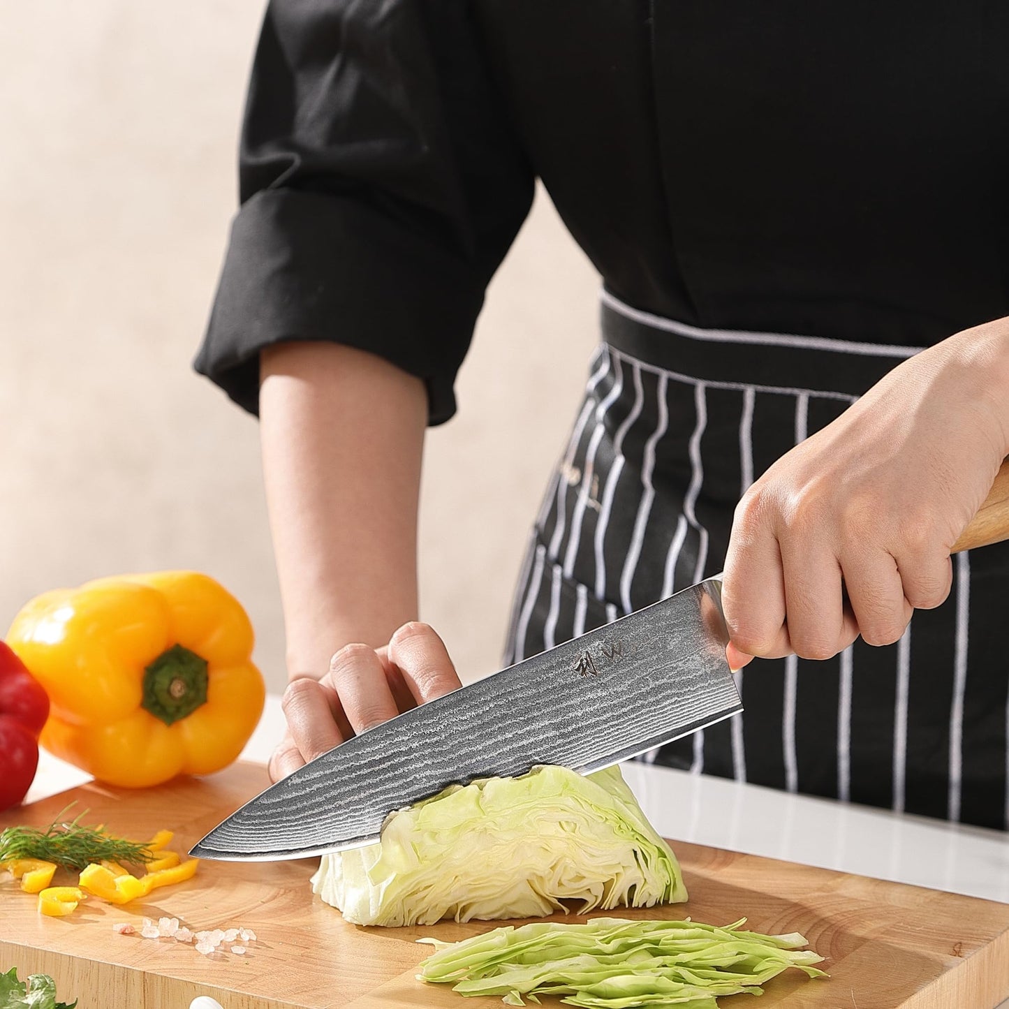 Wakoli Olive Damascus Kitchen Knife | Knife with 20cm blade made of 67 layers of Damascus steel with VG10 core | Olive wood handle | For meat, vegetables & fruits | Chef's knife in gift box - Sharp kitchen knife