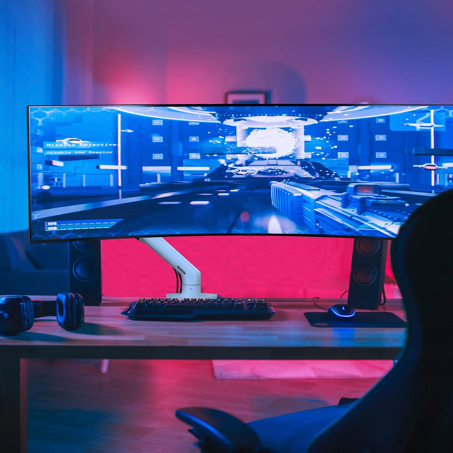 ERGOTRON HX Monitor Arm with HD hinge in White, desk mount with patented CF technology for ultra-wide curved monitors up to 49 inches, 29.2cm height adjustment, VESA compatible, 10-year warranty.