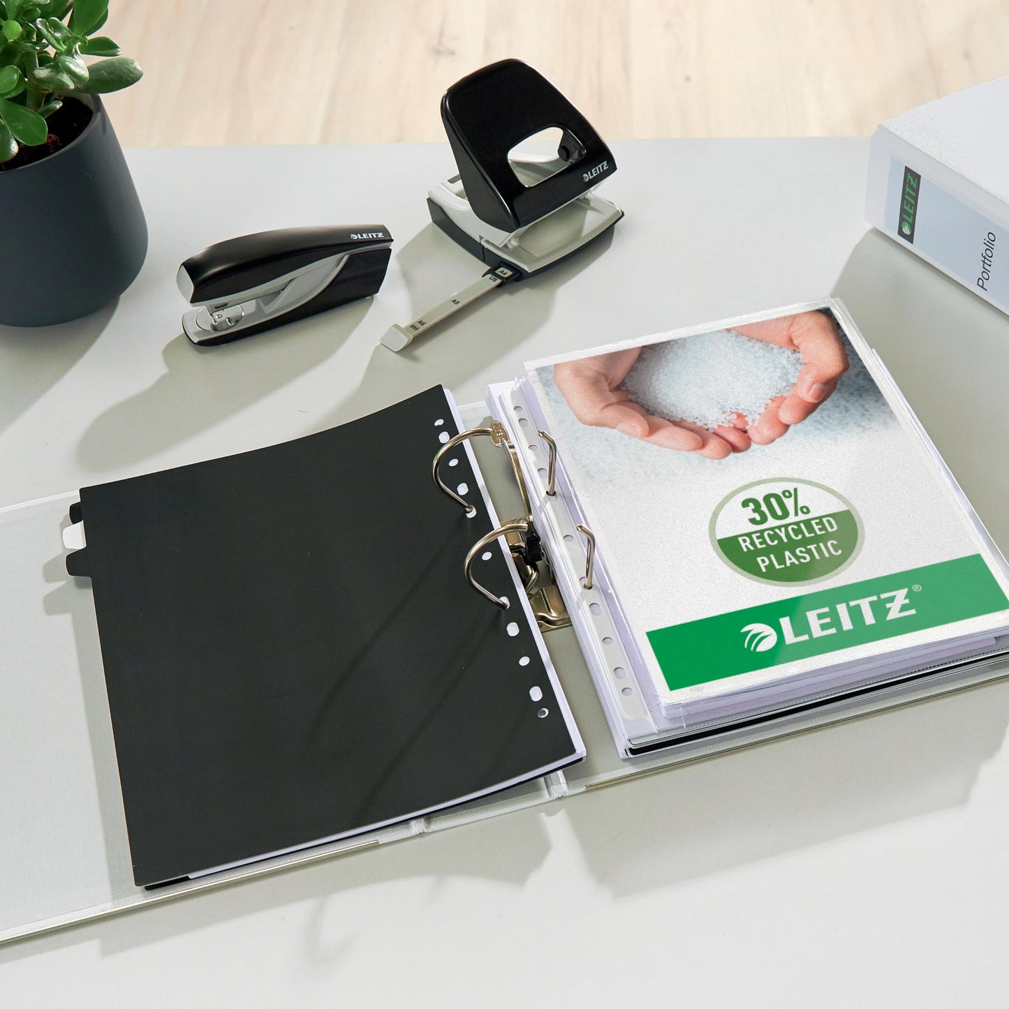 Leitz Quality Folder 180° Plastic, 3 Pack, Original, A4 file folder 5 cm slim, 90% recycled cardboard, 30% pre-consumer recycled plastic, with 180° mechanism, 350 sheets, Blue, 310345035