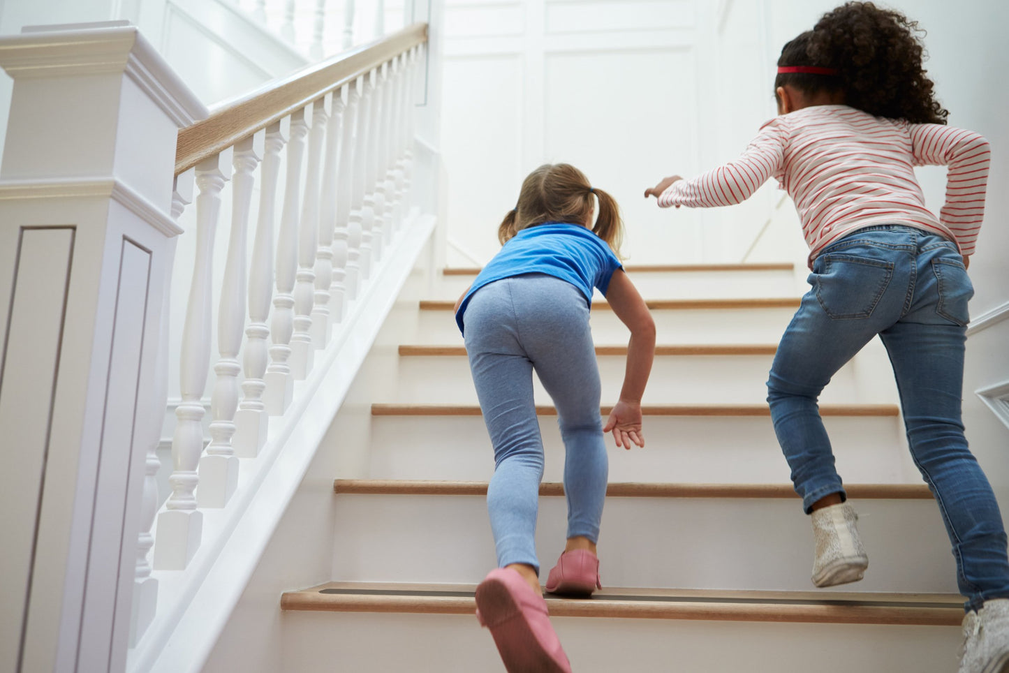 Kara Grip Pro HD Anti Slip Strips for Indoor Stairs 15m roll 5cm clear, also for pets and children. Instead of stair carpets or mats, this barely visible self-adhesive solution works on wood, tiles, granite, and marble.