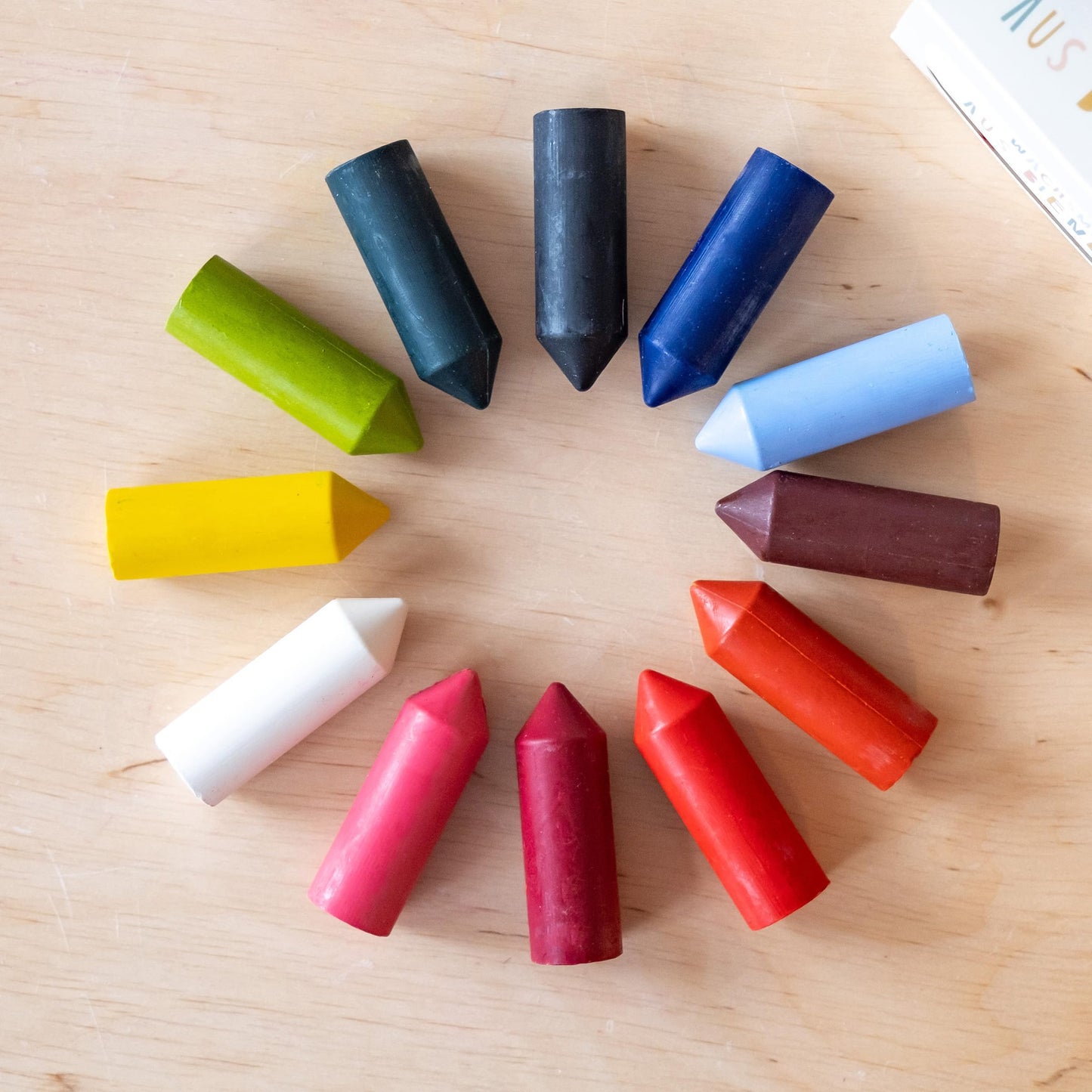 Honor Kid® Beeswax Crayons | 12 pack | 100% natural coloring pencils | Eco-friendly crayons for toddlers from 1 year old | safe food-grade quality | Made in EU | Coloring crayons