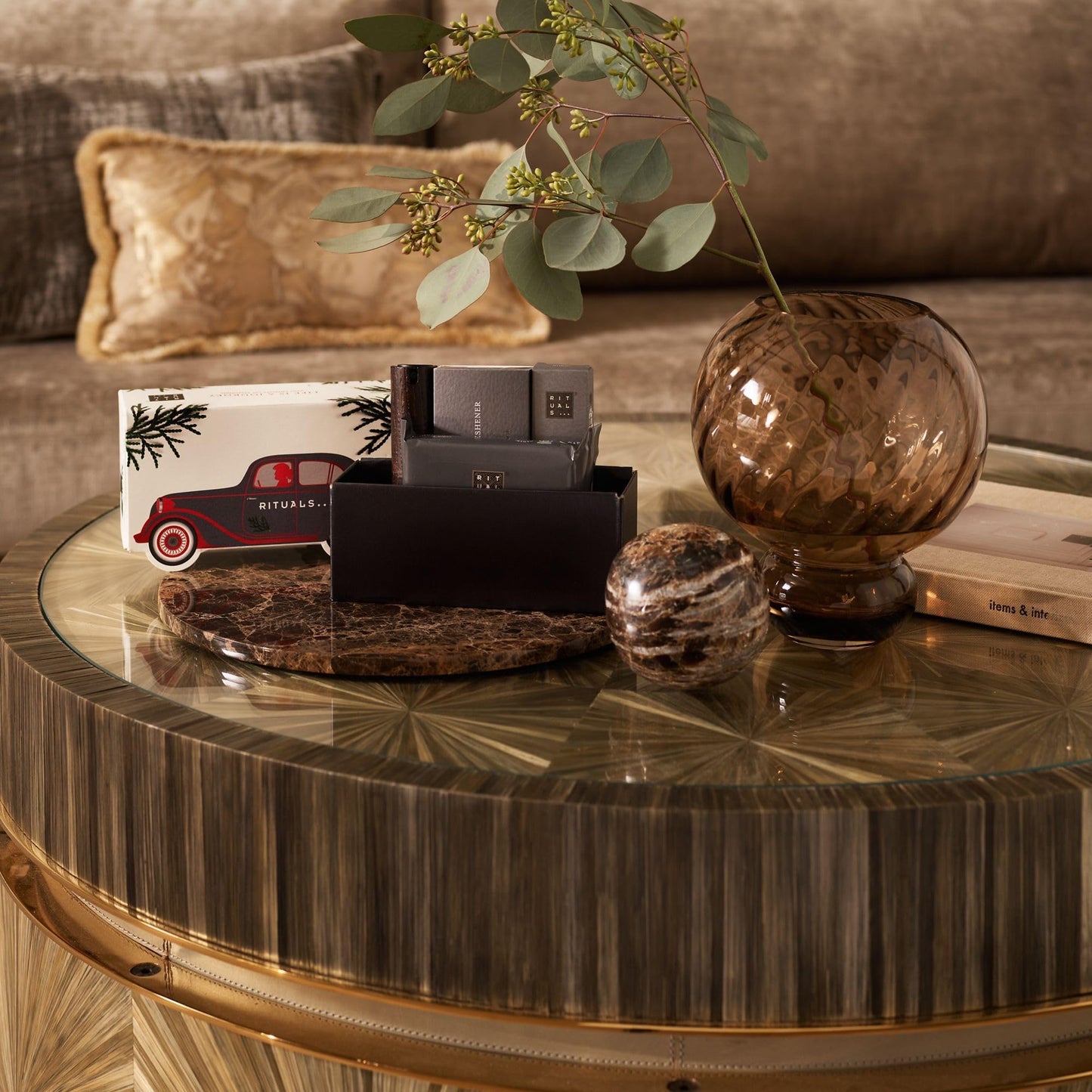 RITUALS The Ritual of Homme Car Perfume Gift Set - Includes a car perfume, a pack of car wipes, and a reusable wooden holder with 2 refillable air fresheners.
