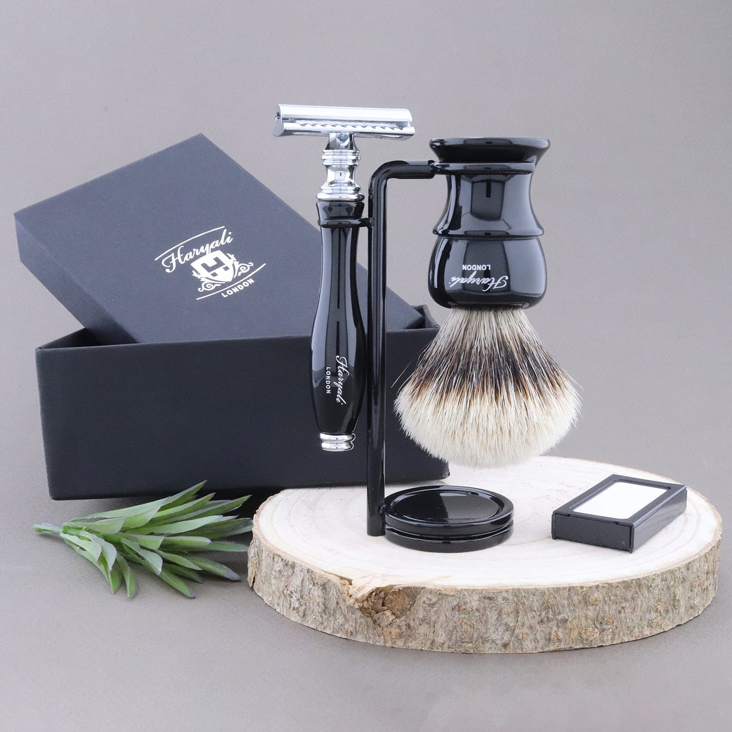 Haryali London Shaving Set - safety razor, badger hair shaving brush, shaving stand - double edge razor blades safety razor - 3 piece safety razor set - Black shaving brush set as a gift set