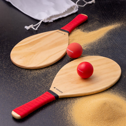 Navaris Beach Tennis Set incl. Balls - Beach tennis game. Two high-quality Matkot wooden rackets - paddle - beach ball wooden rackets for the beach.
