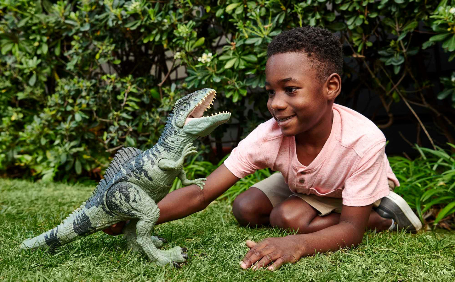 JURASSIC WORLD Strike 'N Roar Giganotosaurus - 54 cm dinosaur figure with biting action, roaring sound, realistic details, Augmented Reality with Facts App, for kids 4+. GYC94.