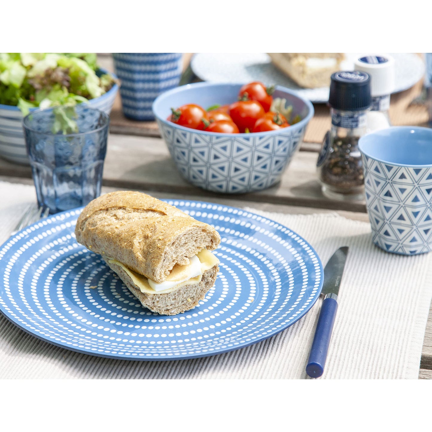 Camping tableware set for 4 people, blue and white, melamine dinnerware set, camping dishes, RV dishes, 16-piece mug dinnerware set modern picnic tableware.