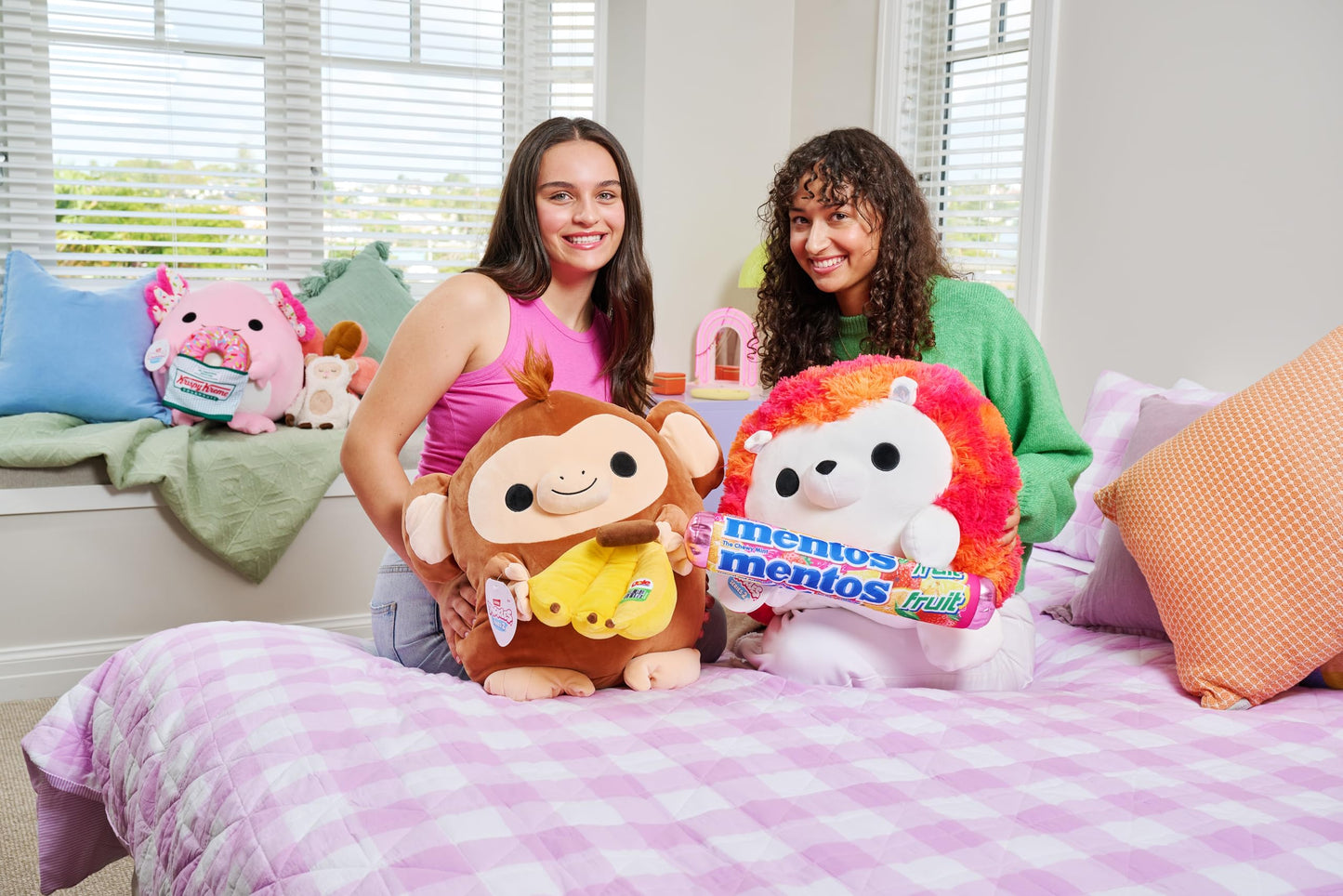 Snackles, Series 2, Axolotl (Krispy Kreme), cuddly and soothing 35cm plush toy with licensed snacks (Axolotl)