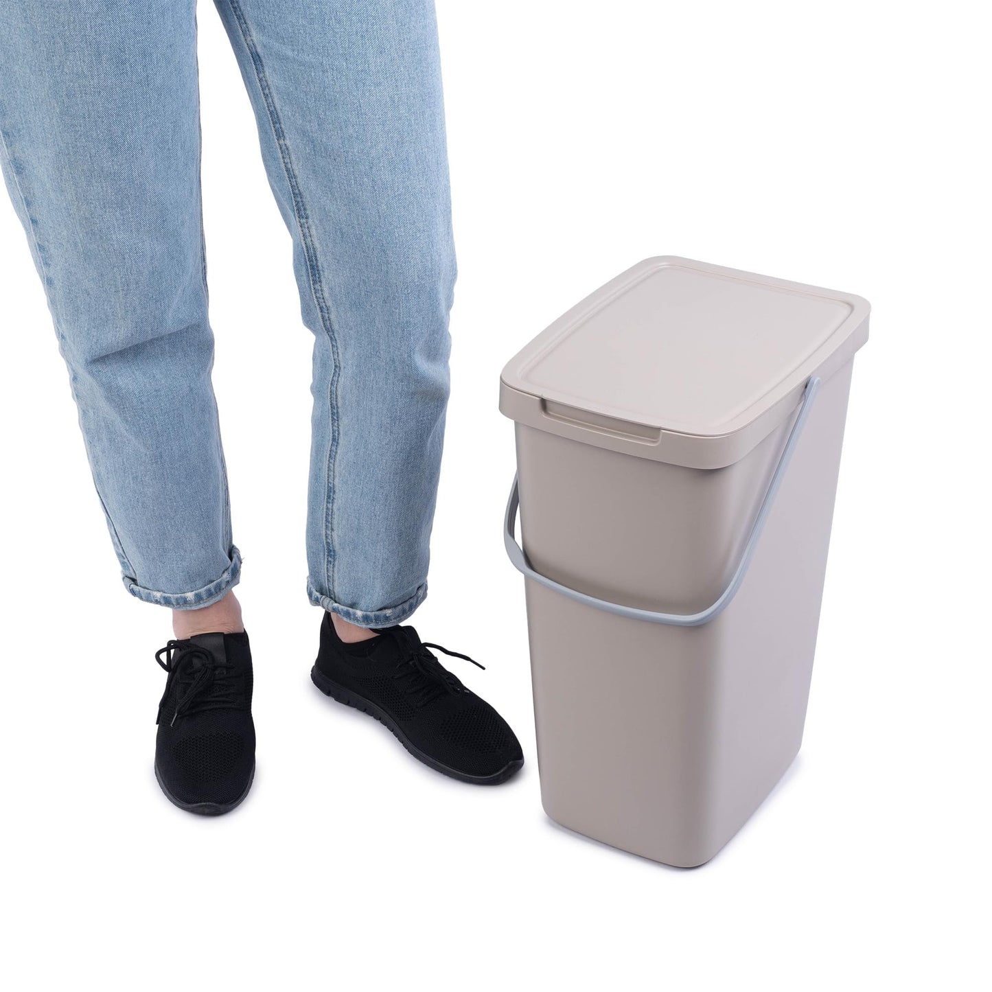 KADAX waste bin with lid and handle, plastic trash can for sorting waste, rectangular garbage collector with hinged lid (brown, 20L)