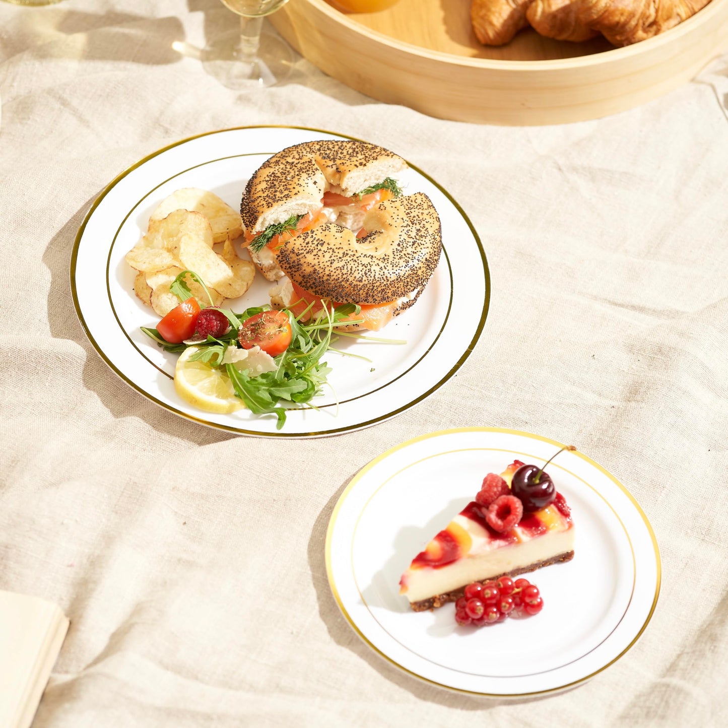 MATANA 120 Premium White Plastic Plates with Gold Rim, 2 Sizes - Unbreakable & Reusable Plastic Plates, Party Plates for Weddings, Birthdays, Parties - Elegant & Sturdy Party Tableware