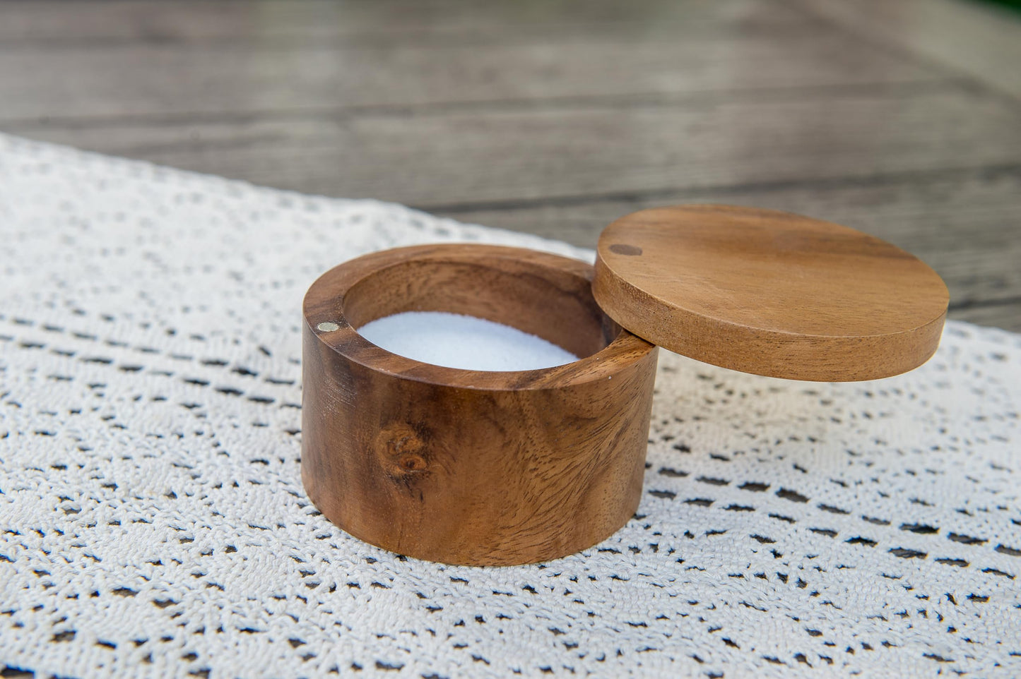 Lipper International salt or spice box made of acacia wood with twist lid, 8.9 x 6.4 cm.