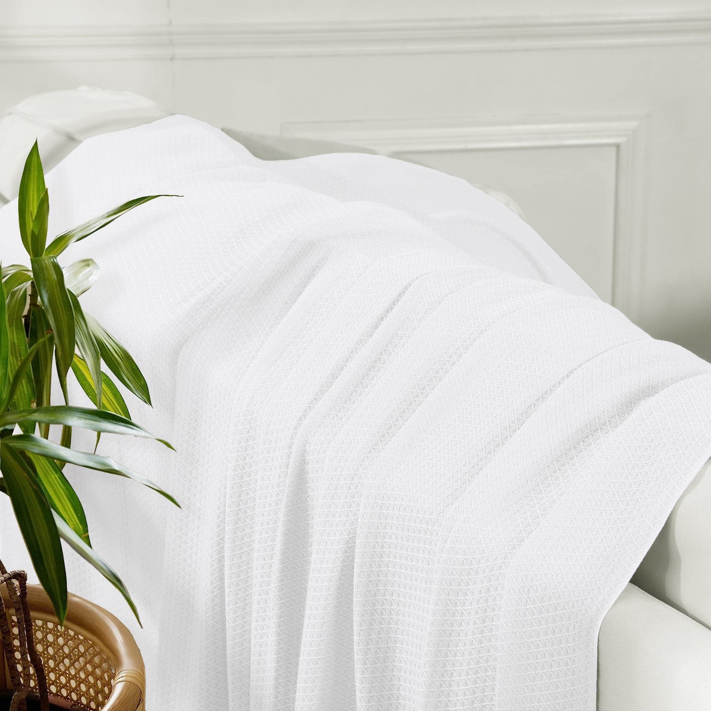 VHOME Summer Blanket - Bamboo Blanket for Adults Kids, Light Breathable Cooling Blankets can keep body cool for Bed Sofa and Everywhere White 240x220cm