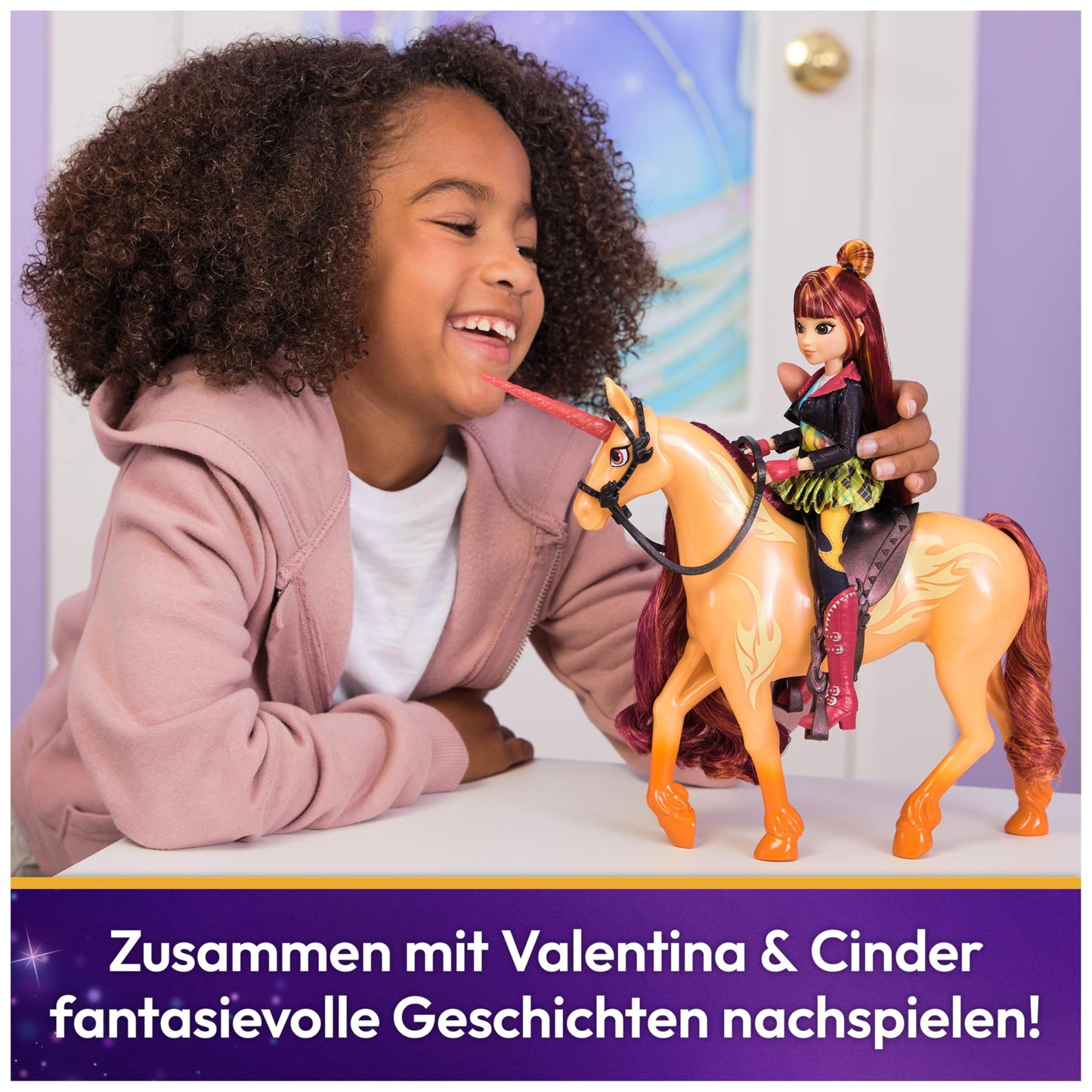 Unicorn Academy Dress Up Doll Valentina - the original doll from the popular Netflix series, 24 cm tall and comes with 5 accessories for imaginative role-play, for children aged 4 and up.