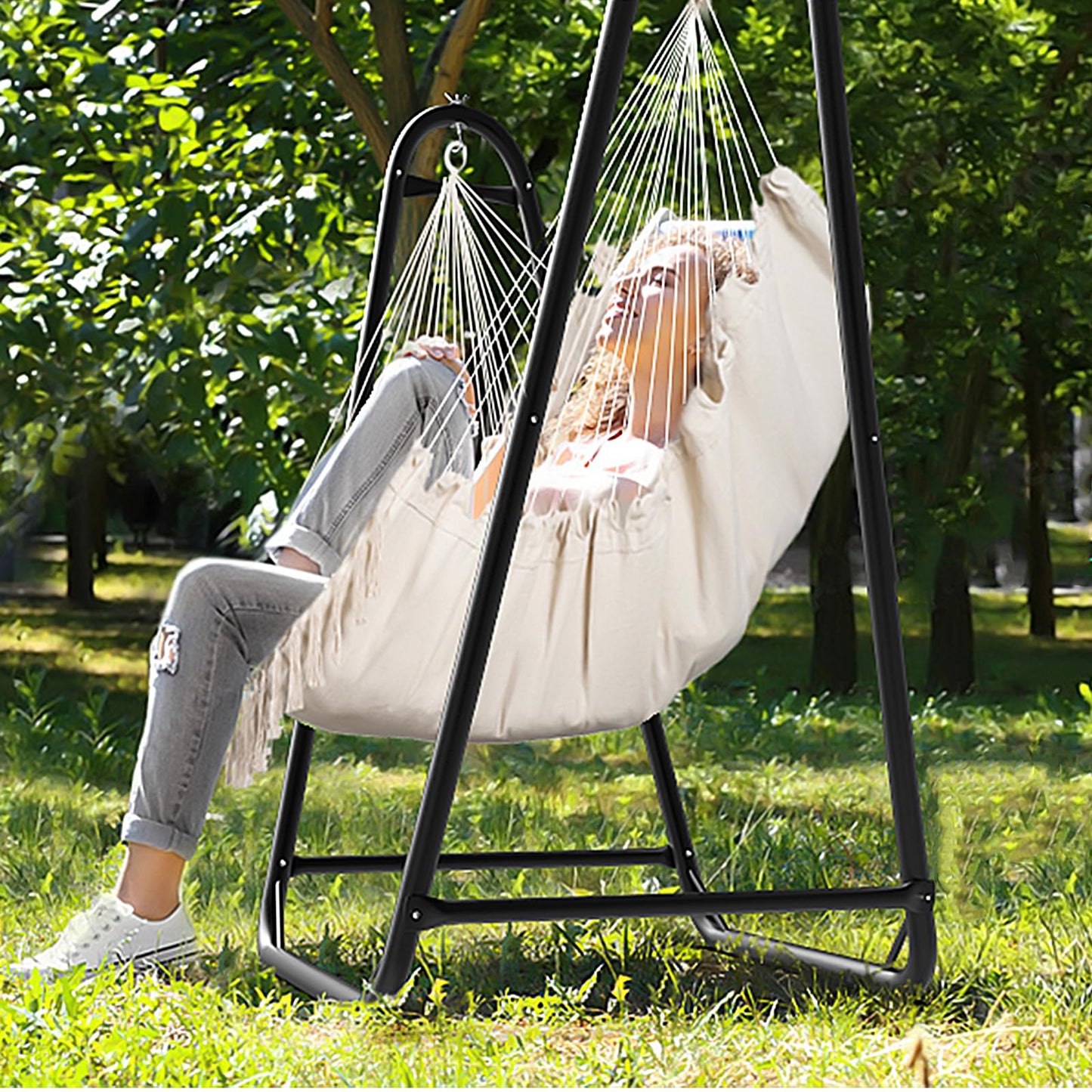 Hanging chair with stand. Maximum load 160KG. Sturdy hanging swing with stand for indoor and outdoor use. Stable, hanging chair with stand for outdoor use.