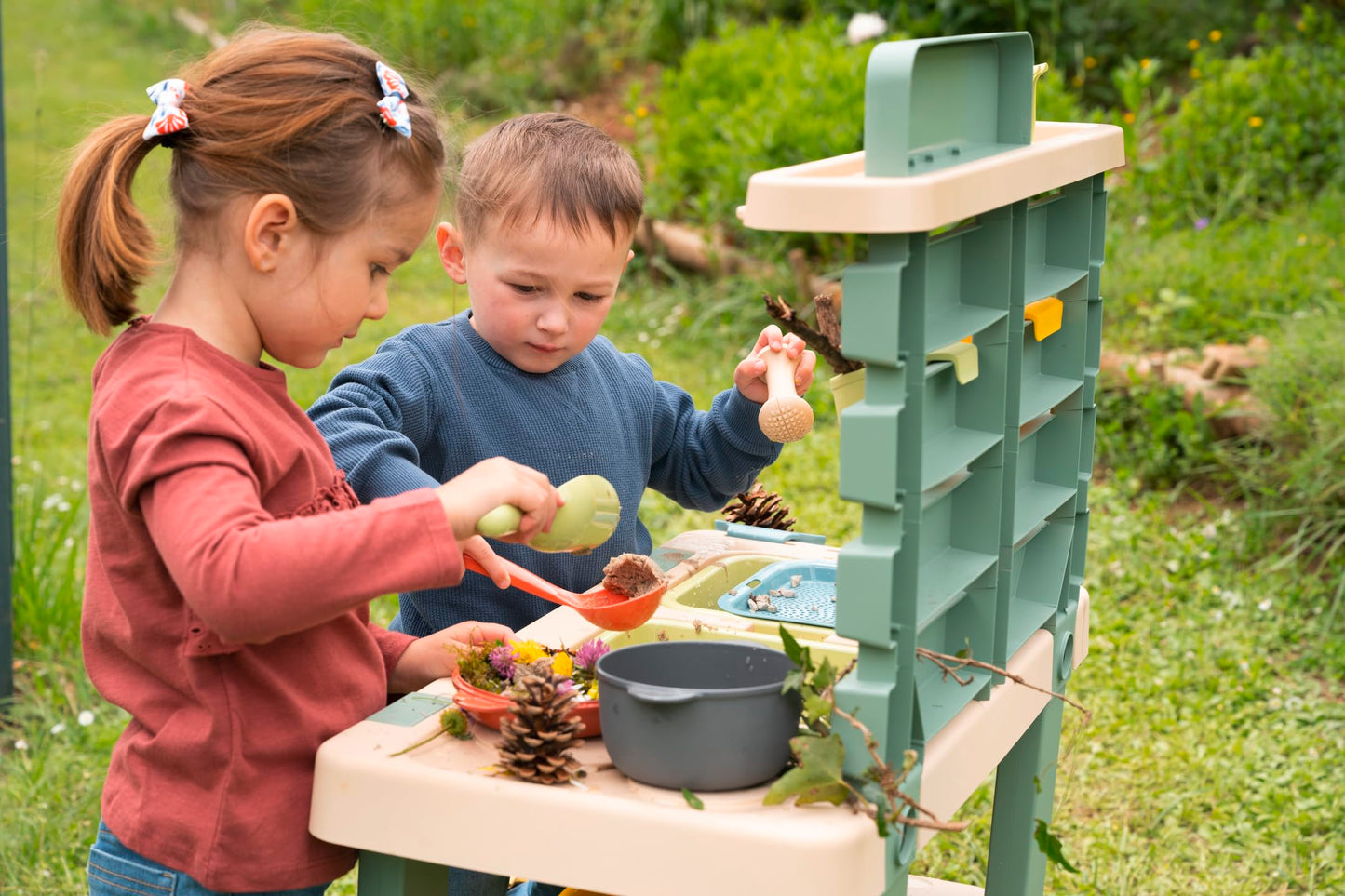 Smoby Life - Mud Kitchen for Kids - Outdoor play kitchen with accessories - 90% recycled materials, UV resistant - Ages 3+