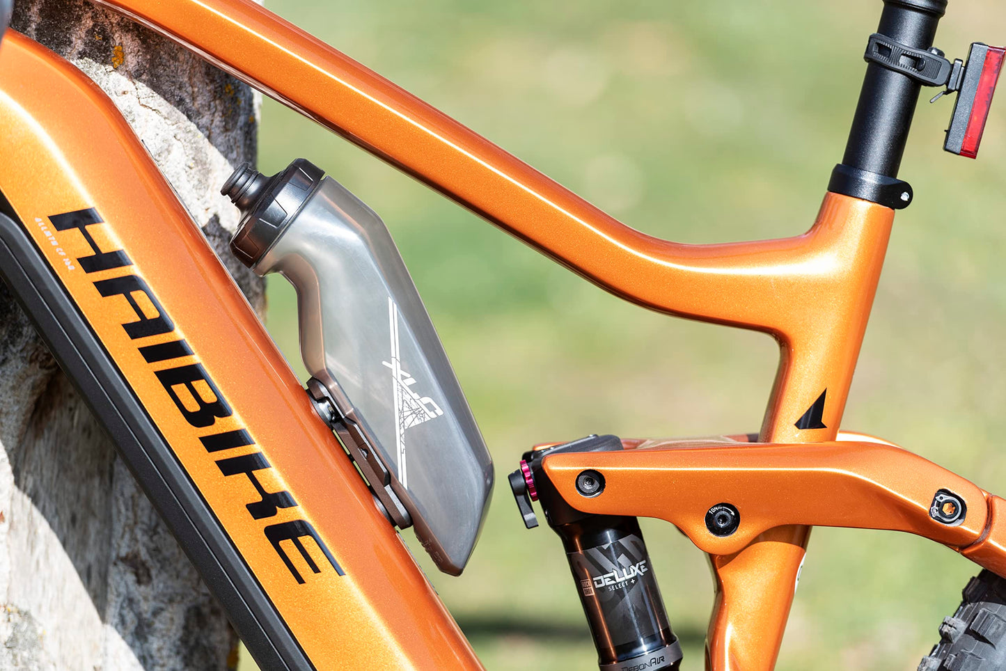 XLC Bicycle Water Bottle: The XLC MRS Set MR-S14 with adapter for existing MRS rail MY2021 on the bike, adapter for Fidlock, and water bottle, 650ml.