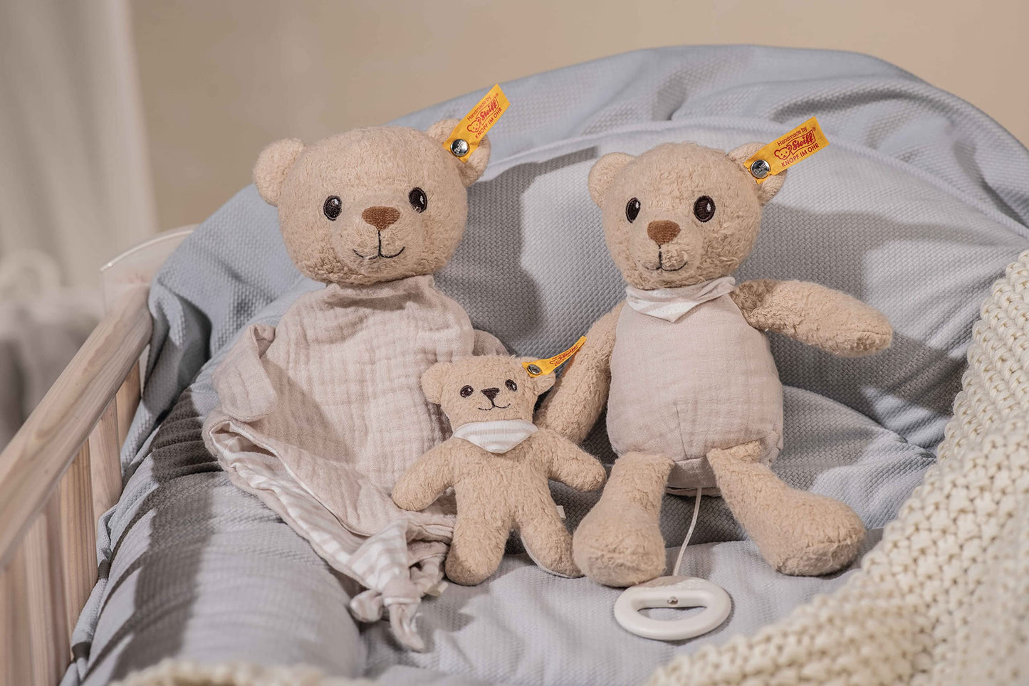 Steiff cuddly toy GOTS Noah Teddy bear snuggle cloth, sweet plush toy, boys, girls & babies from 0 months, plush toy 32 cm, beige, 242762