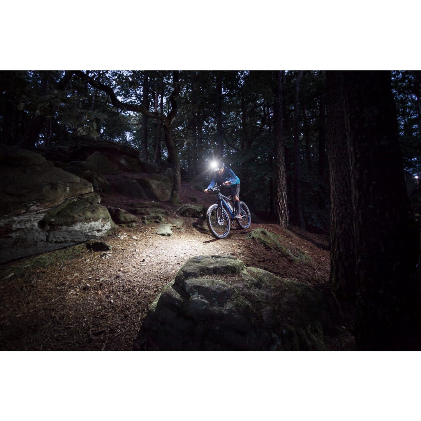 FISCHER Bike Helmet Light | LED rechargeable helmet light with 7 hrs. runtime | Off-road action light | 4 constant light modes | Battery indicator | Go-Pro mount | 1600 lumens, Black