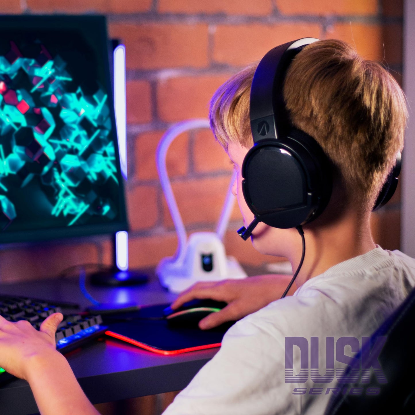 STEALTH Panther Gaming Headset Over Ear for PS4/PS5, Xbox, Switch, PC with flexible microphone, 3.5mm jack, 1.5m cable, lightweight, comfortable, and durable.