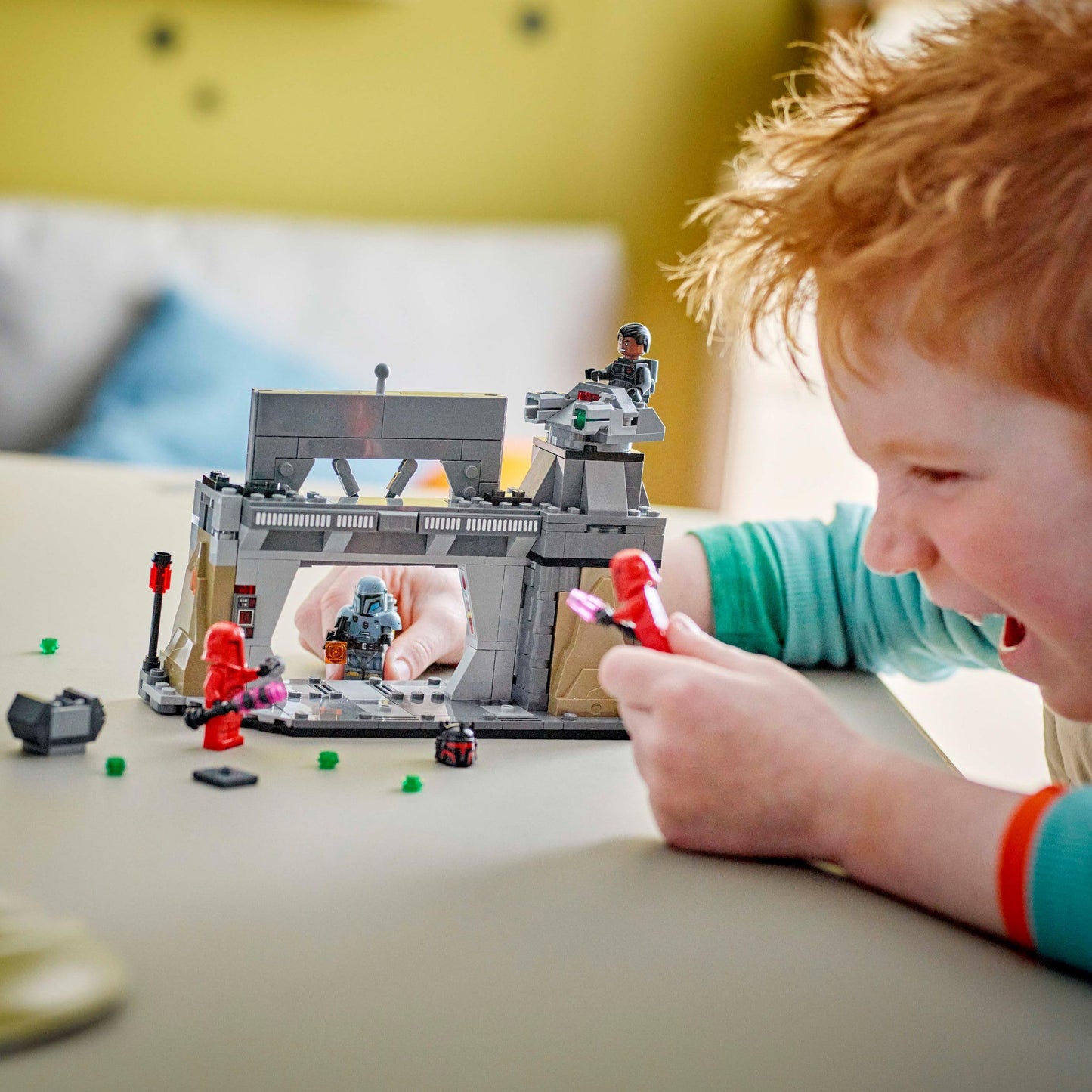LEGO Star Wars: The Mandalorian Duel between Paz Vizsla and Moff Gideon, building toy for kids, gift idea for creative boys and girls aged 7+, Mandalorian toy 75386