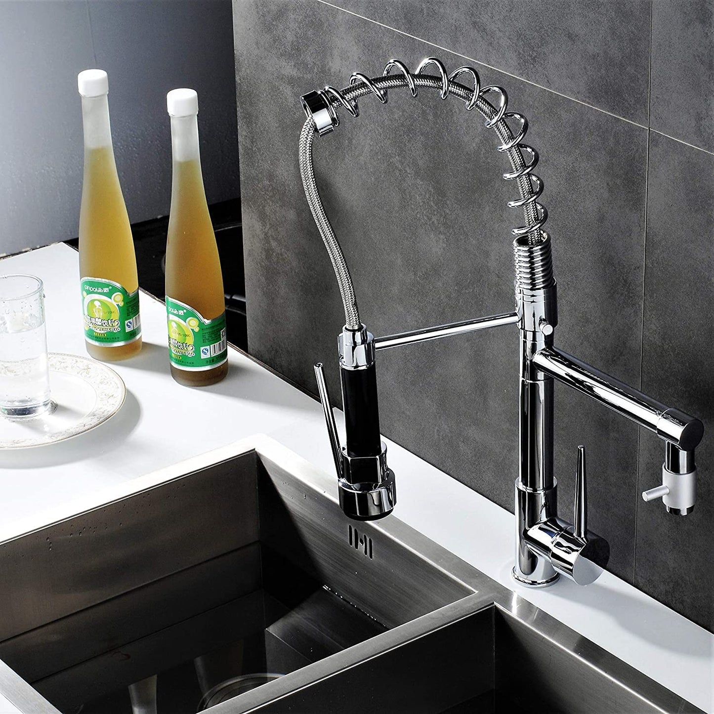 Professional kitchen sink faucet mixer tap with pull-out spring spray in chrome color.