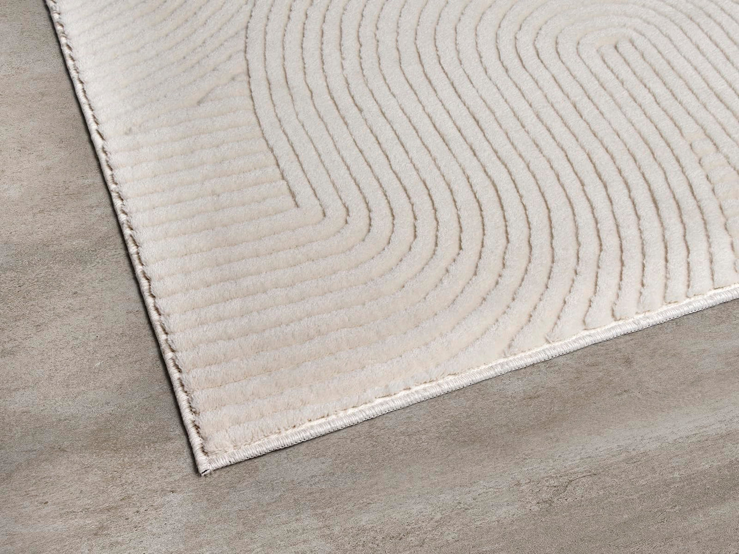 the Rio carpet - modern and soft rug for living room or bedroom with non-slip backing and 3D effect. Fluffy surface, easy to care for and durable. Cream color, 200 x 280 cm.