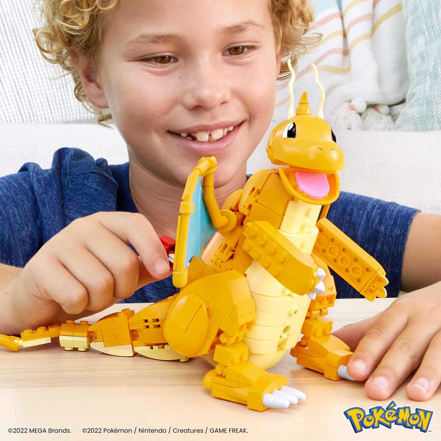 MEGA Pokémon Dragonite - 388-piece building set to construct and activate the wings with a crank, for kids ages 8 and up, HKT25