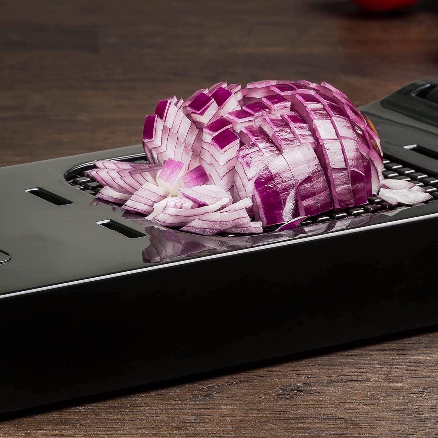 ALLIGATOR 3079 - Multifunctional cutter with catch box - vegetable and onion cutter - 6x6 mm blade - BPA free - Black. Alligator INALLI8801 Stainless Steel - 3-in-1 spiralizer - vegetable slicer.