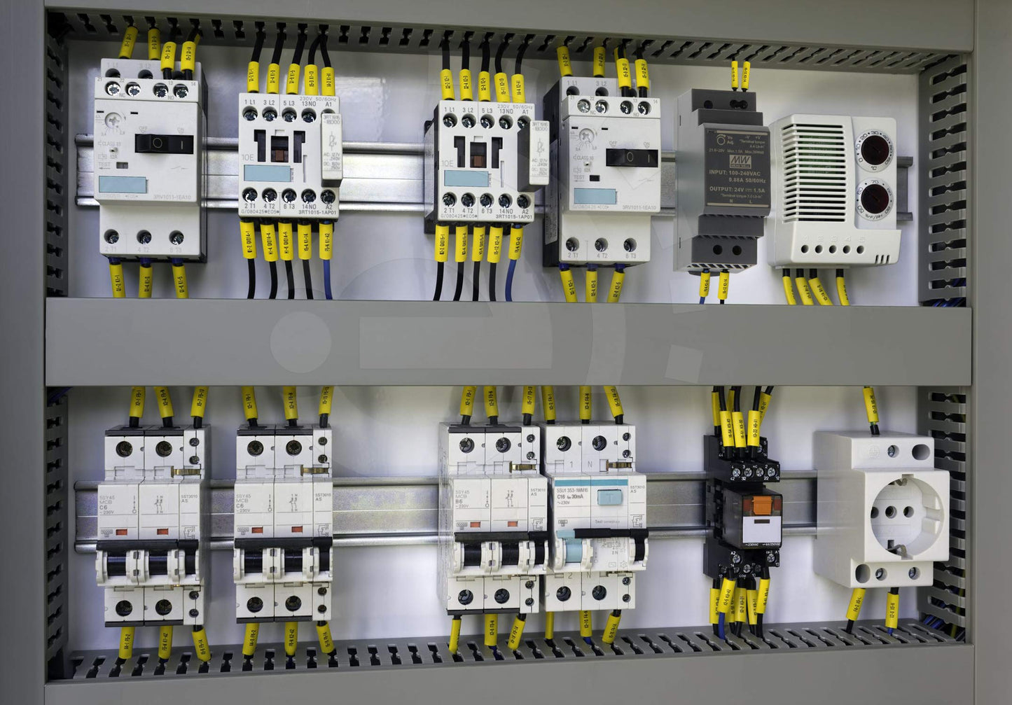 24 VDC | 1.5 A | 36 Watt | Mean Well HDR-30-24 DIN Rail Power Supply