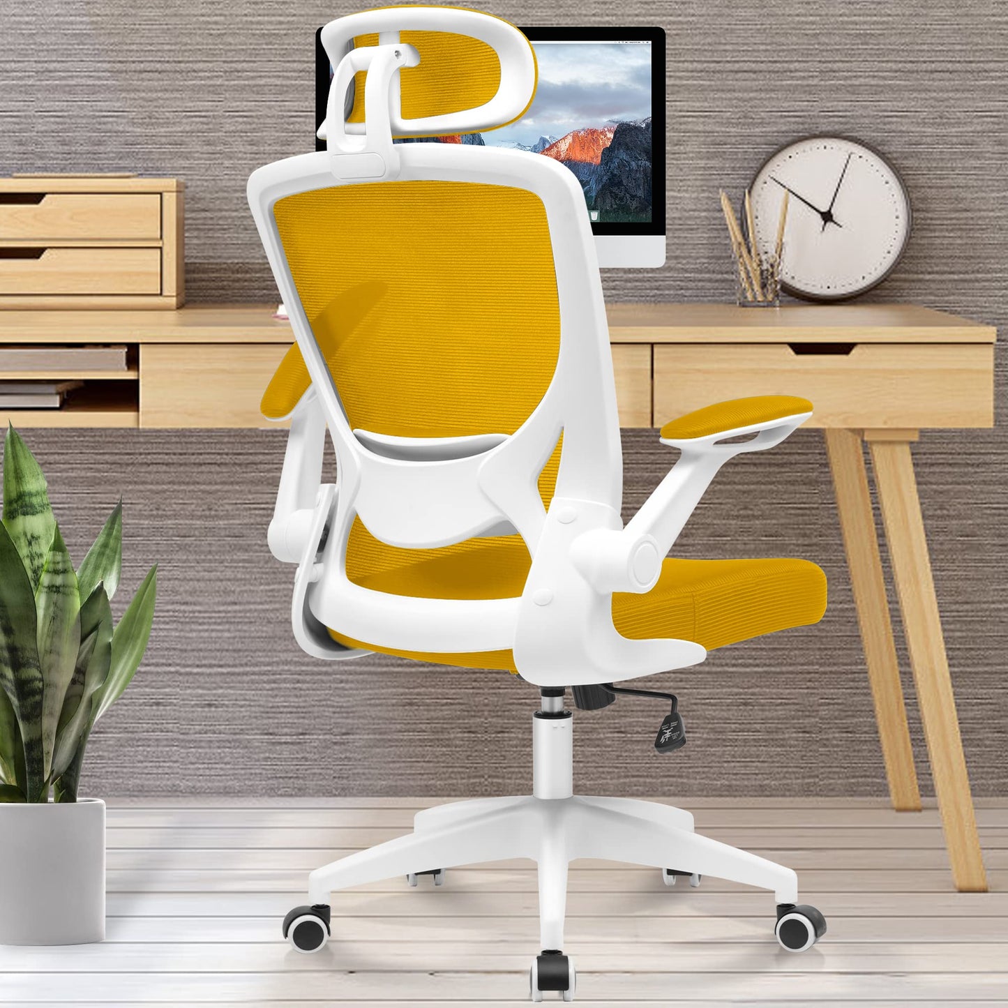 KERDOM Office Chair Ergonomic, Breathable Desk Chair with Adjustable Headrest, Armrests, Swivel function up to 135°, Executive Chair made of Mesh.