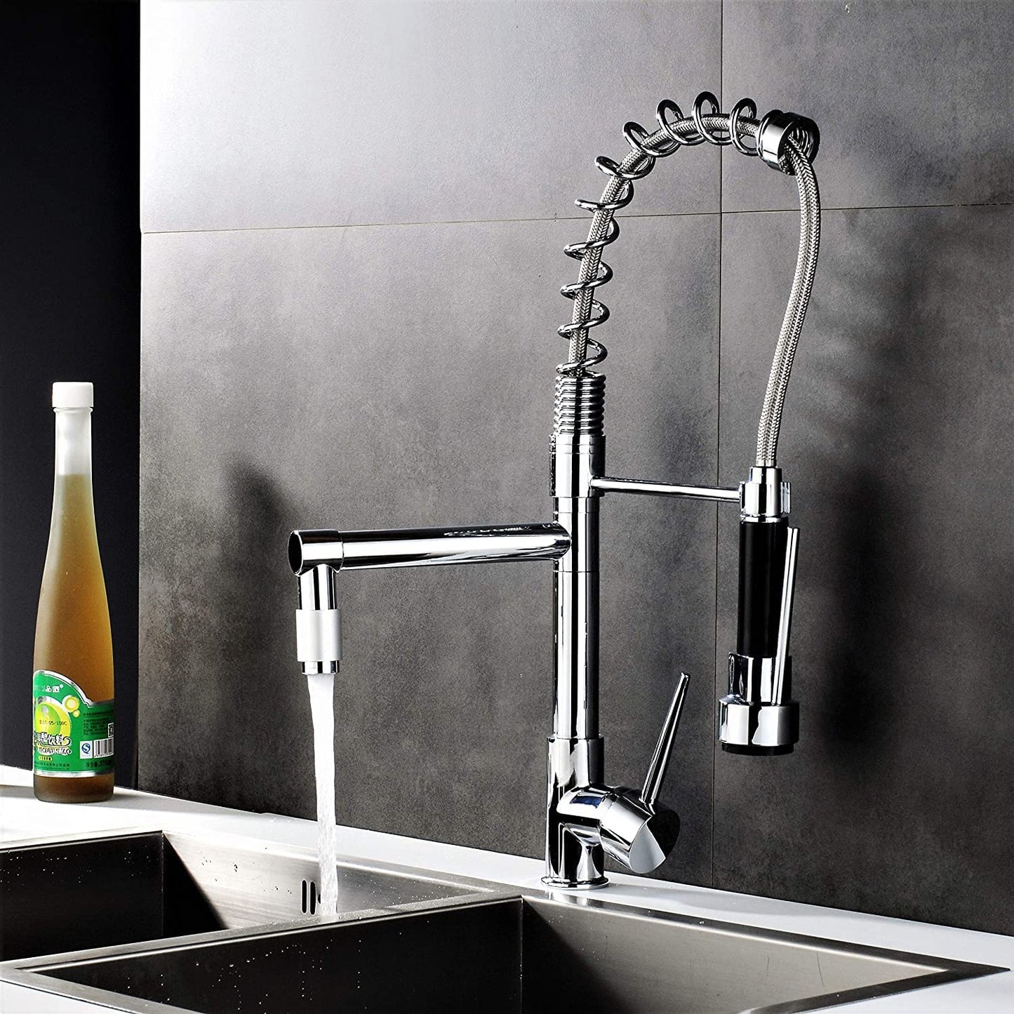 Professional kitchen sink faucet mixer tap with pull-out spring spray in chrome color.