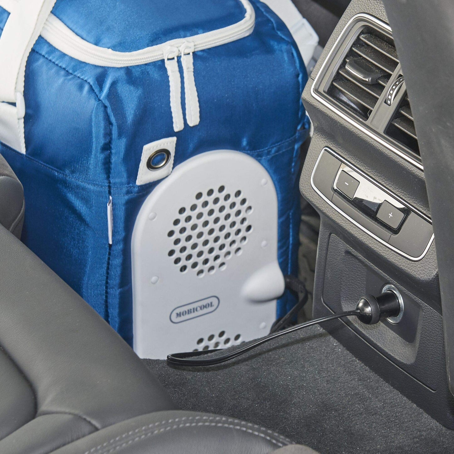 Mobicool MB32 DC - Portable Thermoelectric Cooler Bag 32 liters, 12 V, cooling up to 15 °C below ambient temperature for car, shopping, and picnic.