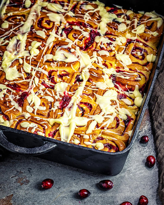 BBQ-Toro Dutch Oven Pan | Cast Iron Pot | 10.8 liters | Preseasoned | Dutch Oven with Lid | DOSQF