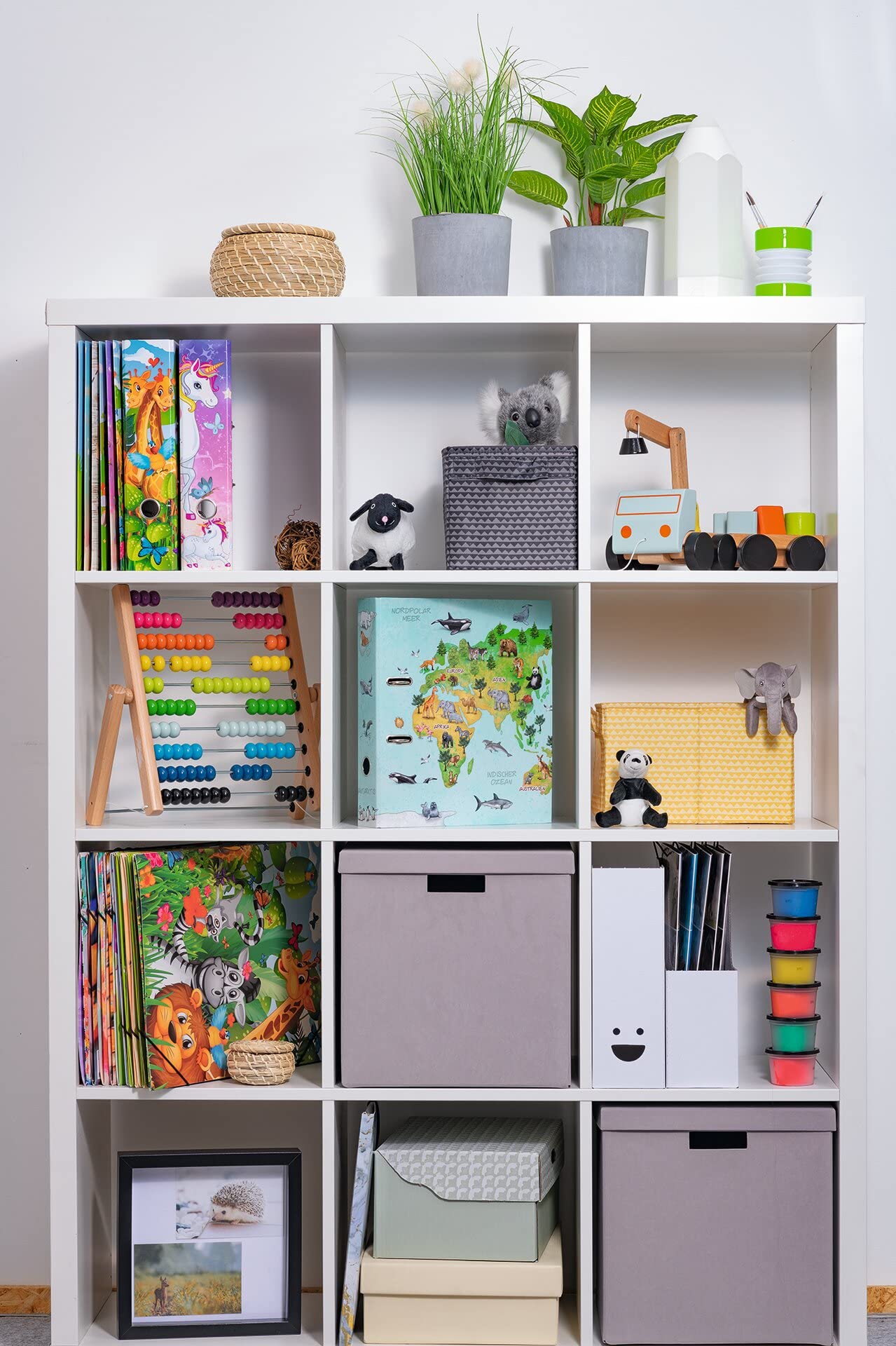 HERMA A4 World Map Set of 10 folders, 7 cm wide, ring binders with kindergarten motifs, colorful files with interior print for boys, girls, and children.