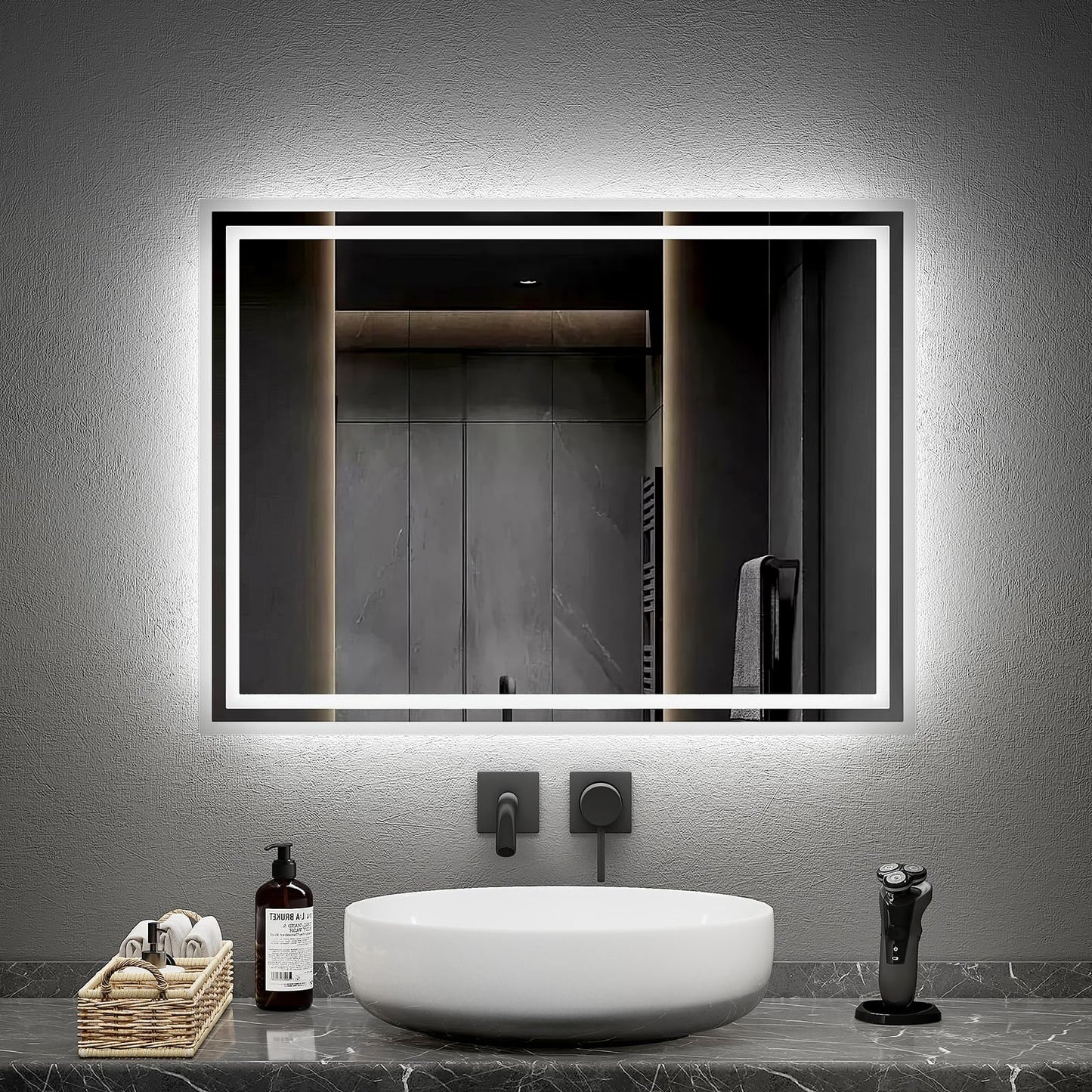 EMKE LED bathroom mirror with lighting 80x60cm, equipped with a toggle switch and anti-fog feature. Choose between warm white and cool white light modes, and mount the energy-efficient mirror horizontally or vertically.