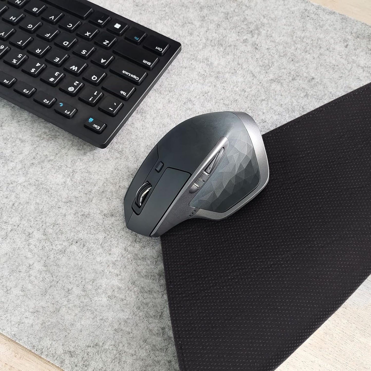 DAWNTREES Felt Desk Pad, Computer Mat for Desk, Desk Mat for Desktop, Large Mouse Pad for Desk, Desk Pad for Keyboard and Mouse (light grey)