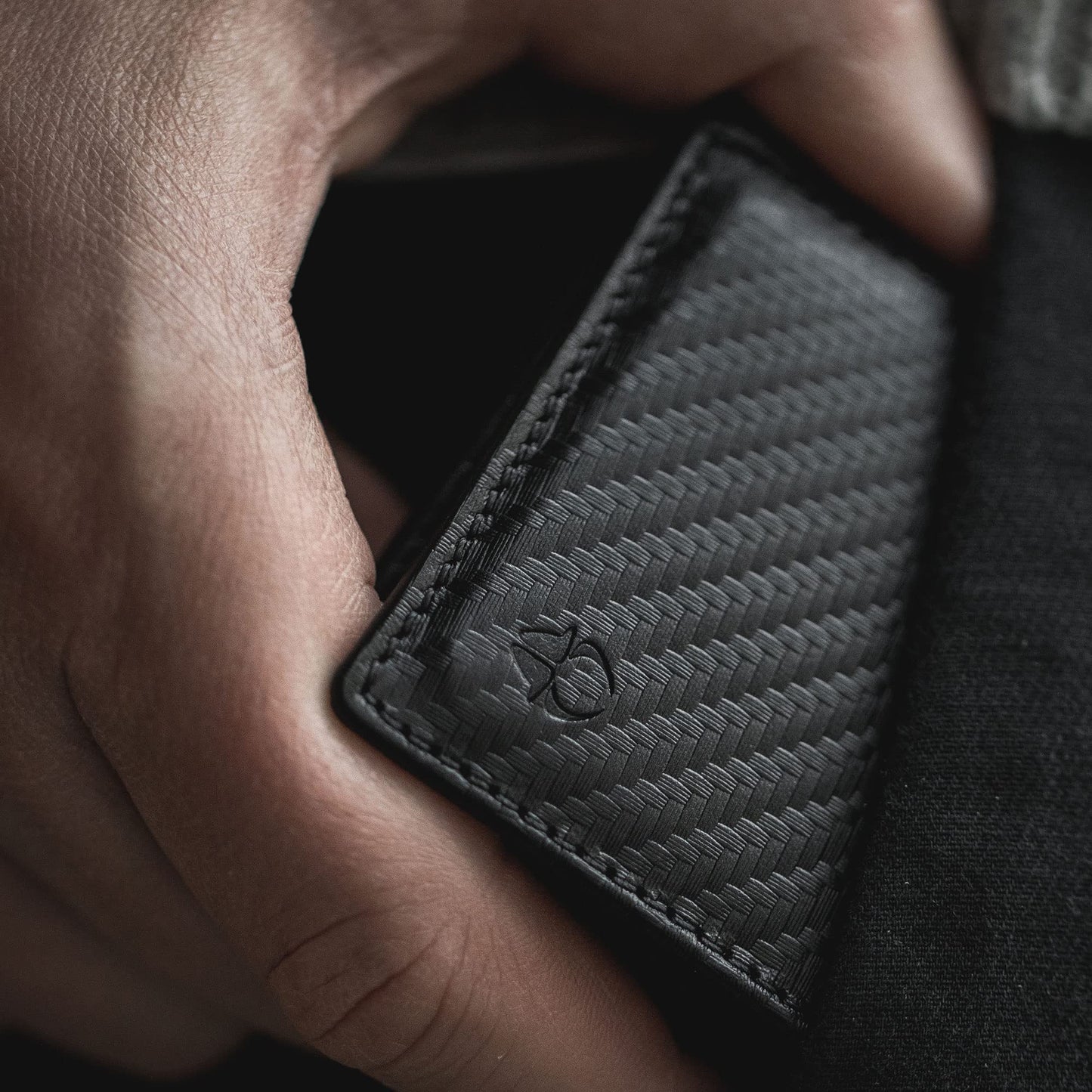 DONBOLSO NextGen Wallet - Cardholder and Slim Wallet with Coin Compartment - RFID Protection Wallet for Men and Women - Mini Wallet for up to 11 cards - 9 x 7.1 x 2 cm - Carbon Design.