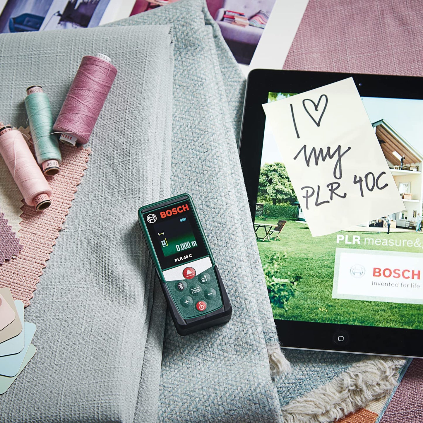 Bosch laser measuring tool PLR40C (2 x AAA batteries, measuring range 0.05 – 40.00 m, in blister packaging)