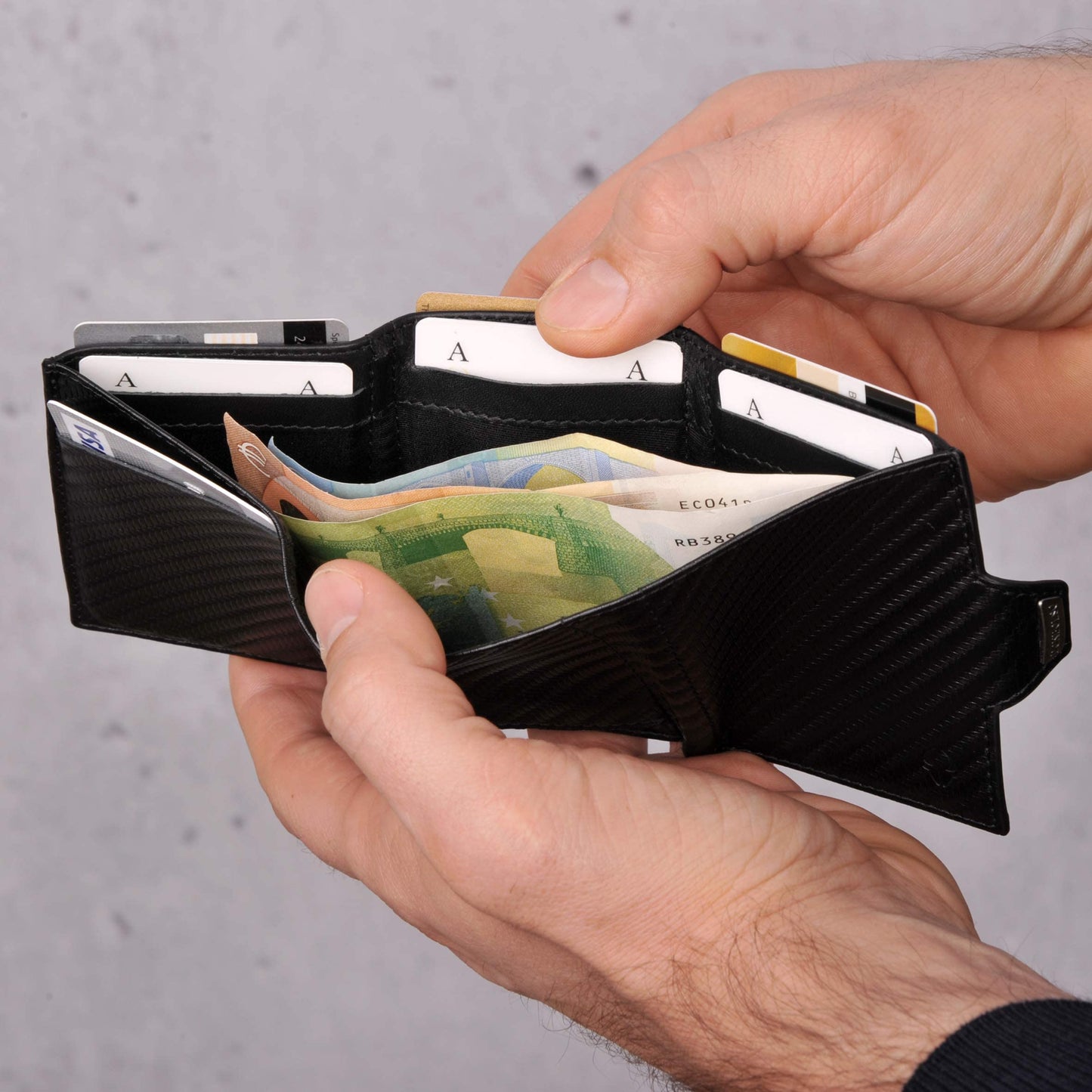 DONBOLSO NextGen Wallet - Cardholder and Slim Wallet with Coin Compartment - RFID Protection Wallet for Men and Women - Mini Wallet for up to 11 cards - 9 x 7.1 x 2 cm - Carbon Design.