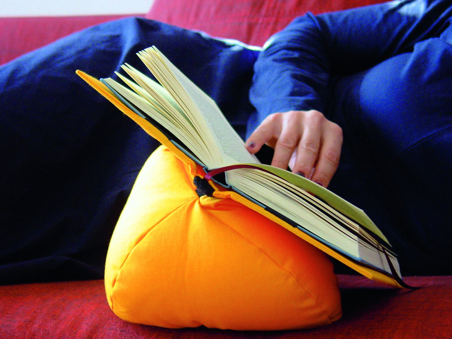 Small & More bookend Readinglotte blue Reading pillow for comfortable reading, cotton, L 21cm, W 25cm, Ø 20cm