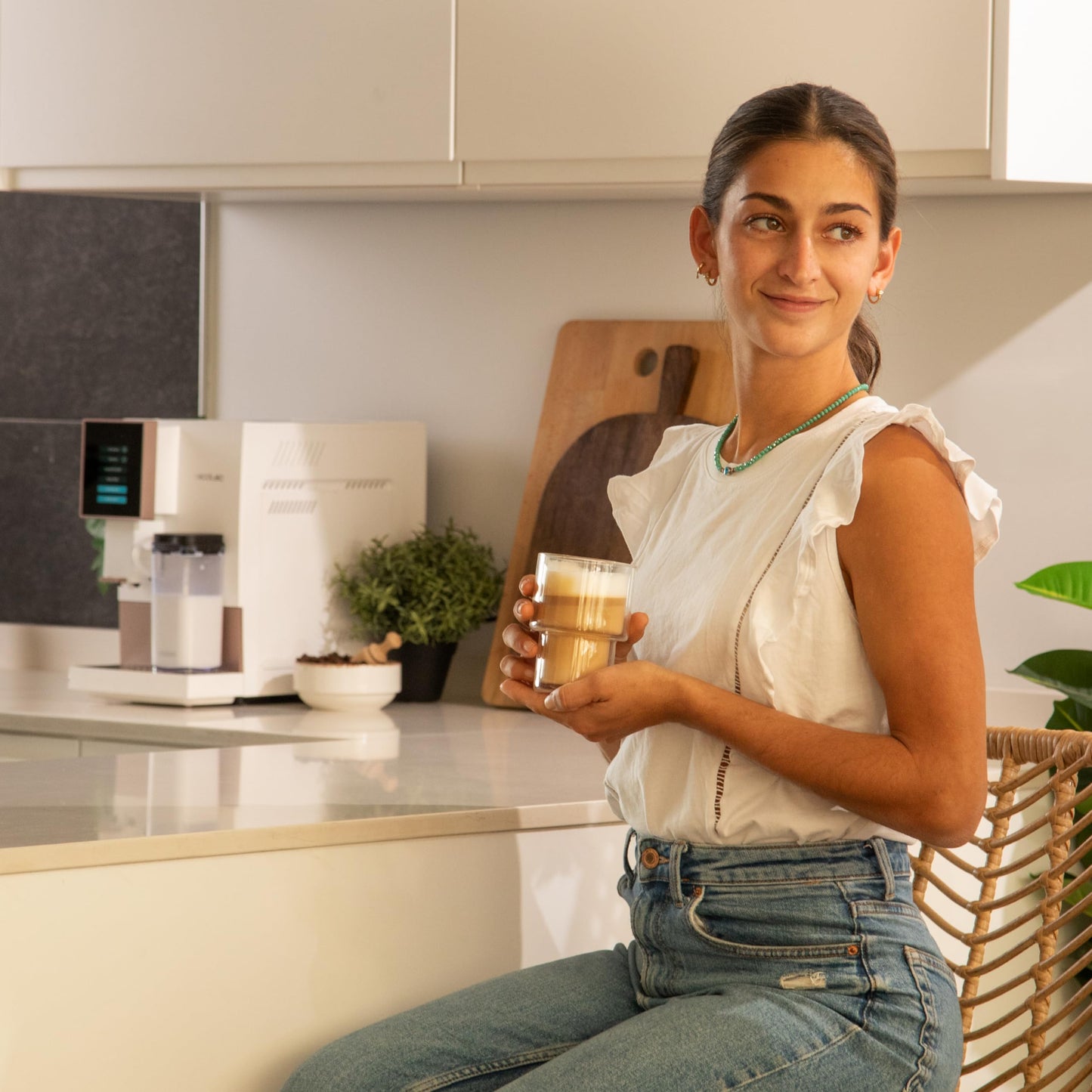 Cecotec Superautomatic Coffee Machine Cremmaet Compactccino White Rose, 19 Bar, Thermo block System, Freshly Ground Beans Plug&Play, 150g Coffee Bean Tank Grinder, 1.1L Water Tank, 400ml Milk Tank