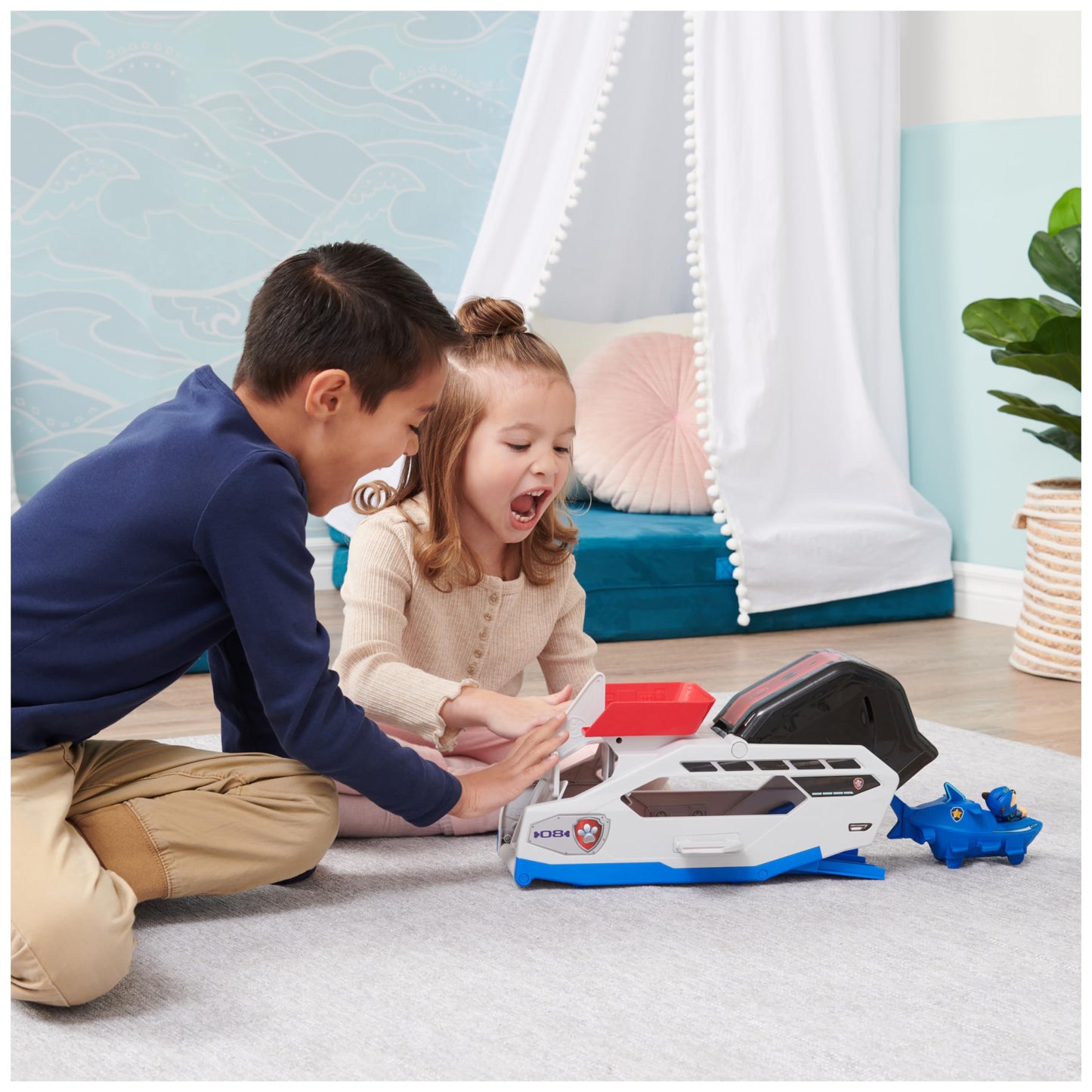 PAW Patrol, Aqua Pups - Whale Patroller, team vehicle featuring Chase's base vehicle and puppy figure, launcher for base vehicle, suitable for children aged 3 years and up.